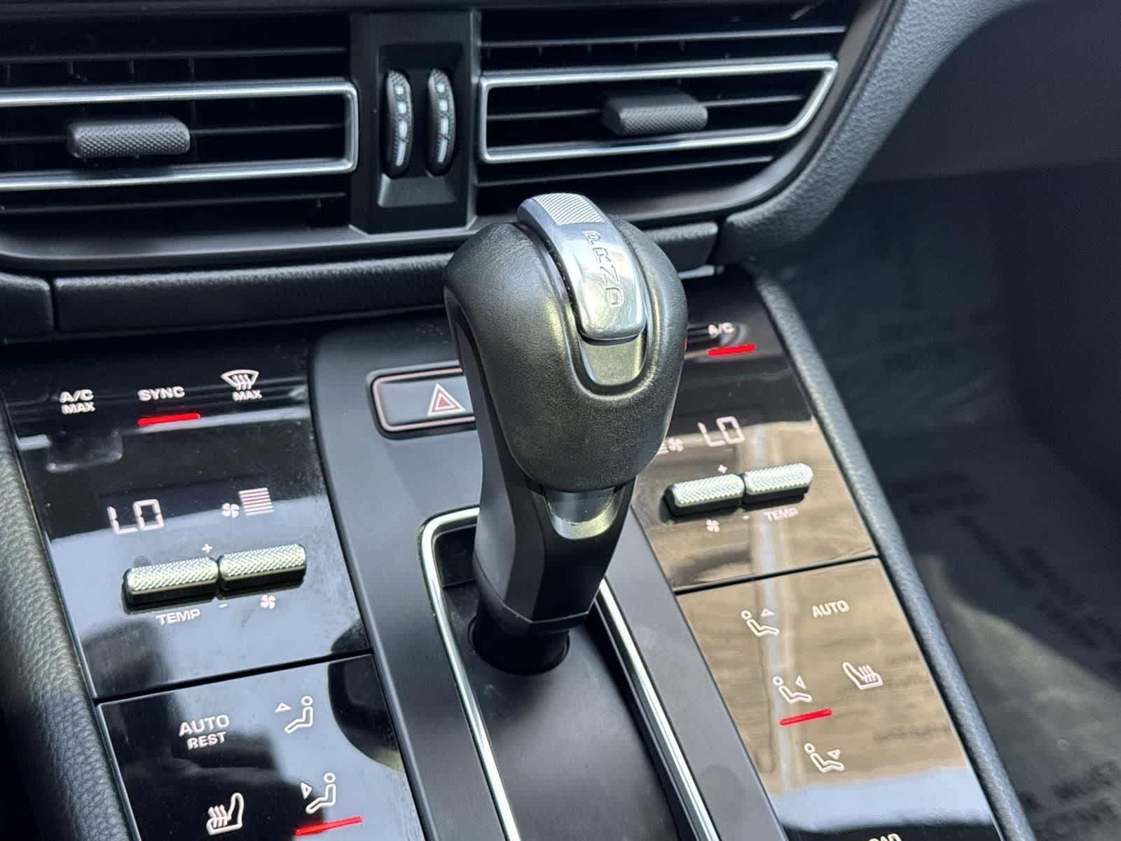 Thumbnail: 2022 Porsche Macan - 15