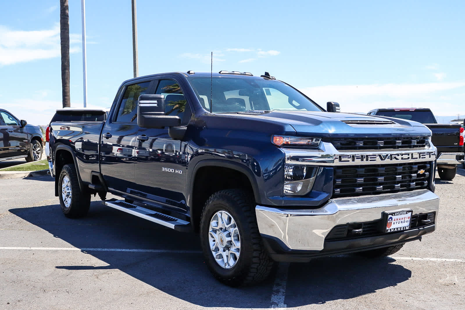 2021 Chevrolet Silverado 3500HD LT photo 2