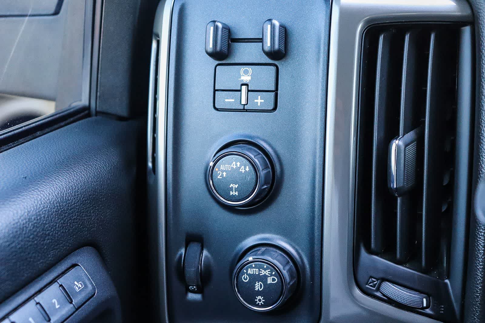 Thumbnail: 2017 Chevrolet Silverado 1500 - 26