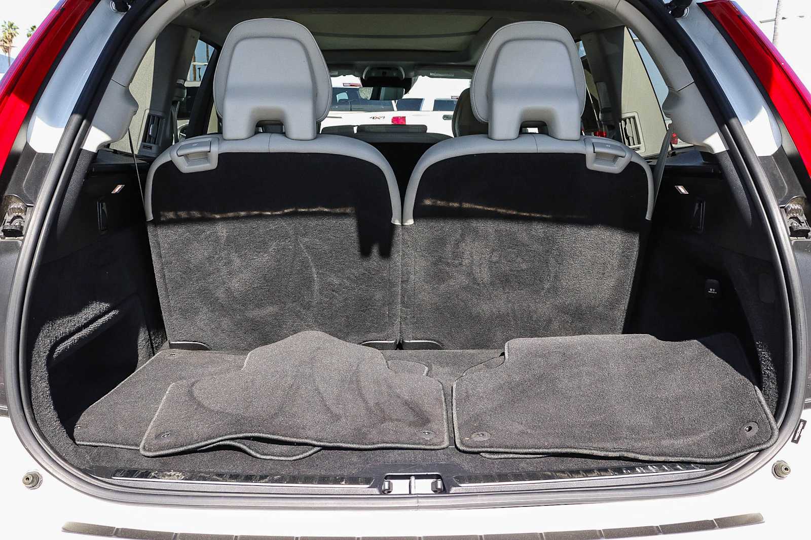 Thumbnail: 2022 Volvo XC90 - 23