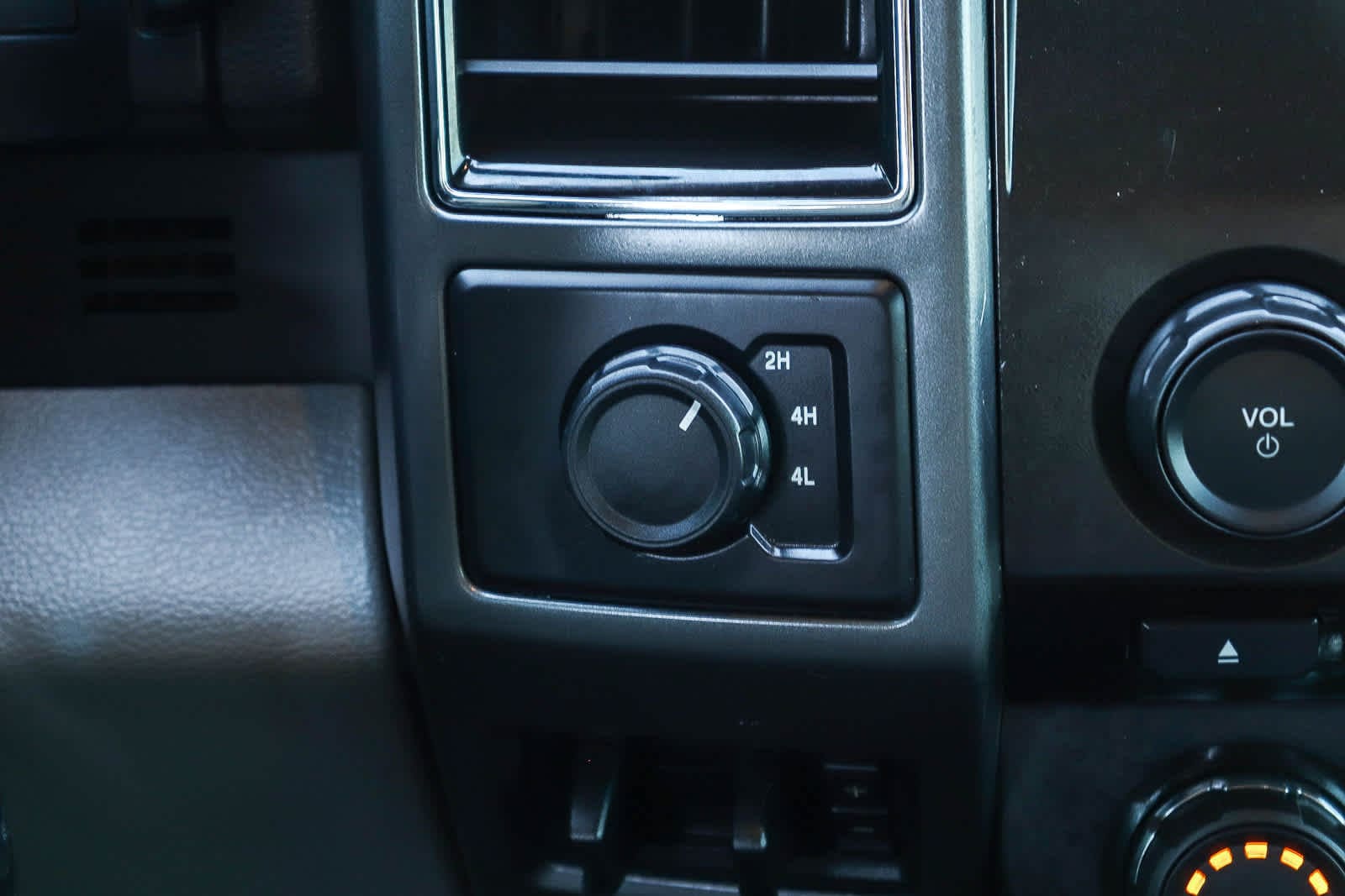Thumbnail: 2019 Ford Econoline - 22