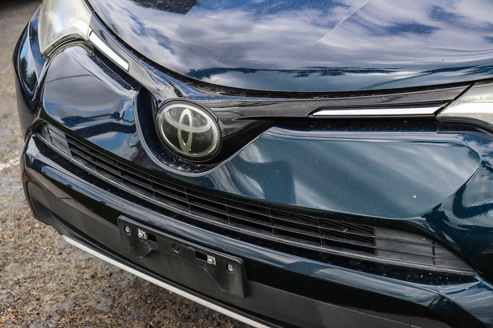2018 Toyota RAV4 XLE photo 3