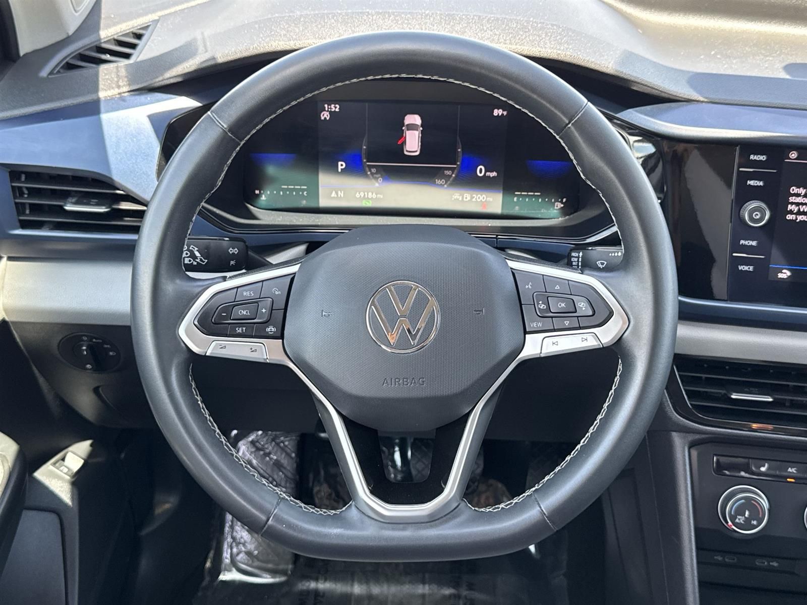 Thumbnail: 2022 Volkswagen Taos - 9