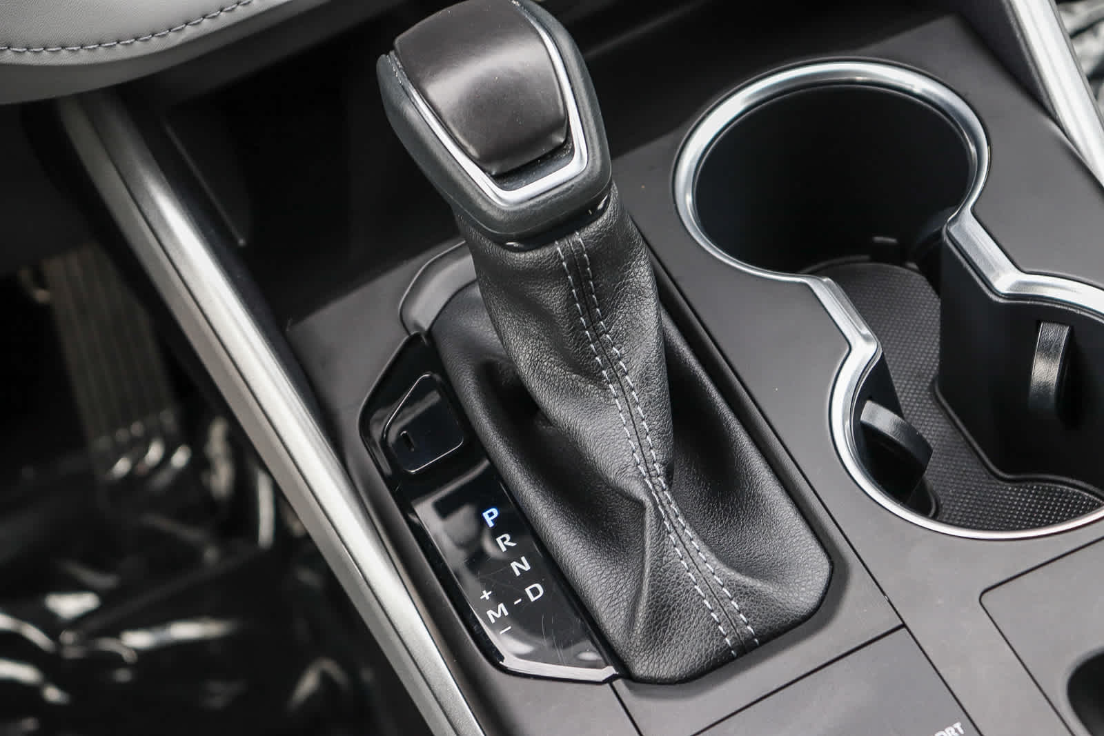 Thumbnail: 2023 Toyota Highlander - 16