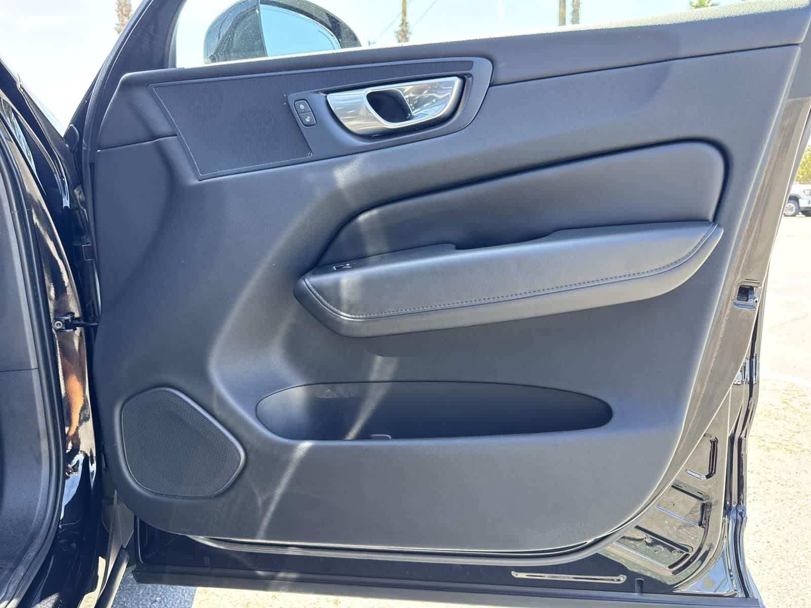 Thumbnail: 2023 Volvo XC60 - 37