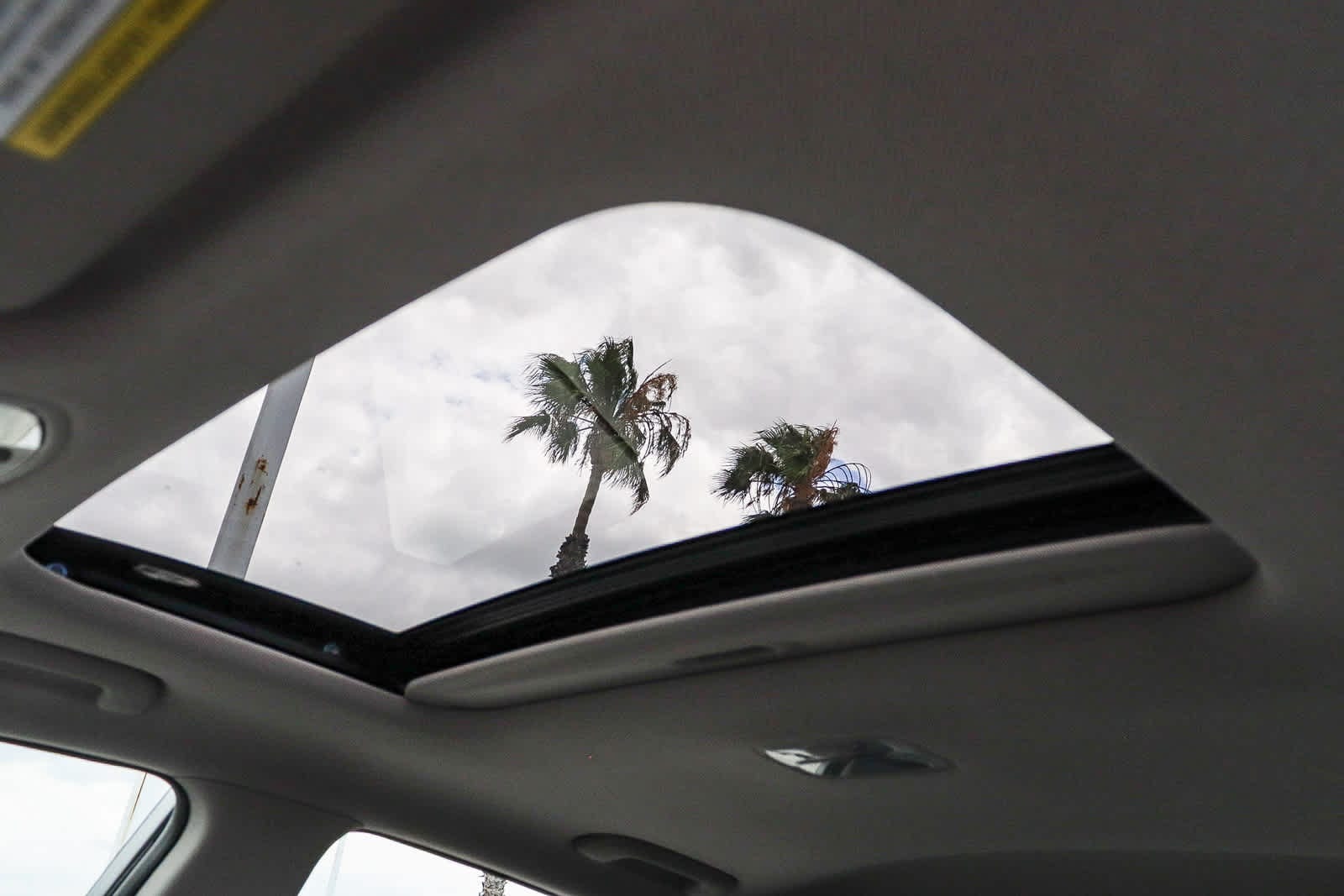 Thumbnail: 2019 Hyundai Ioniq - 31