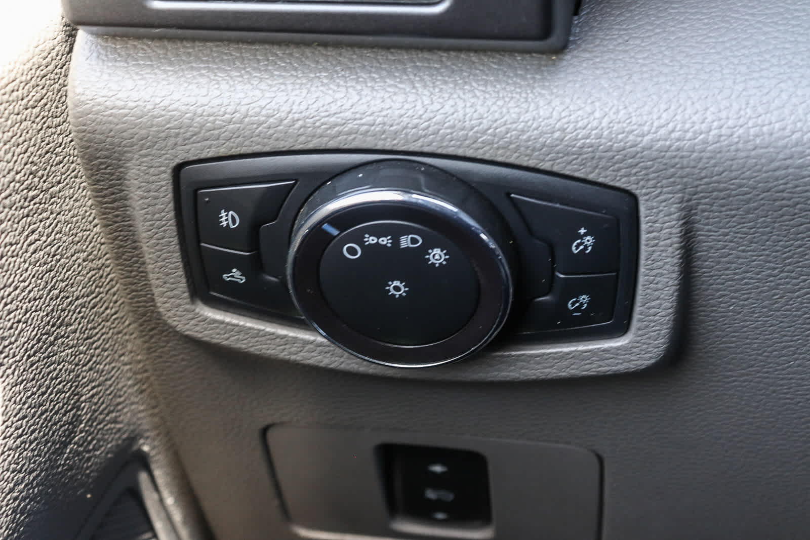 Thumbnail: 2020 Ford Econoline - 33