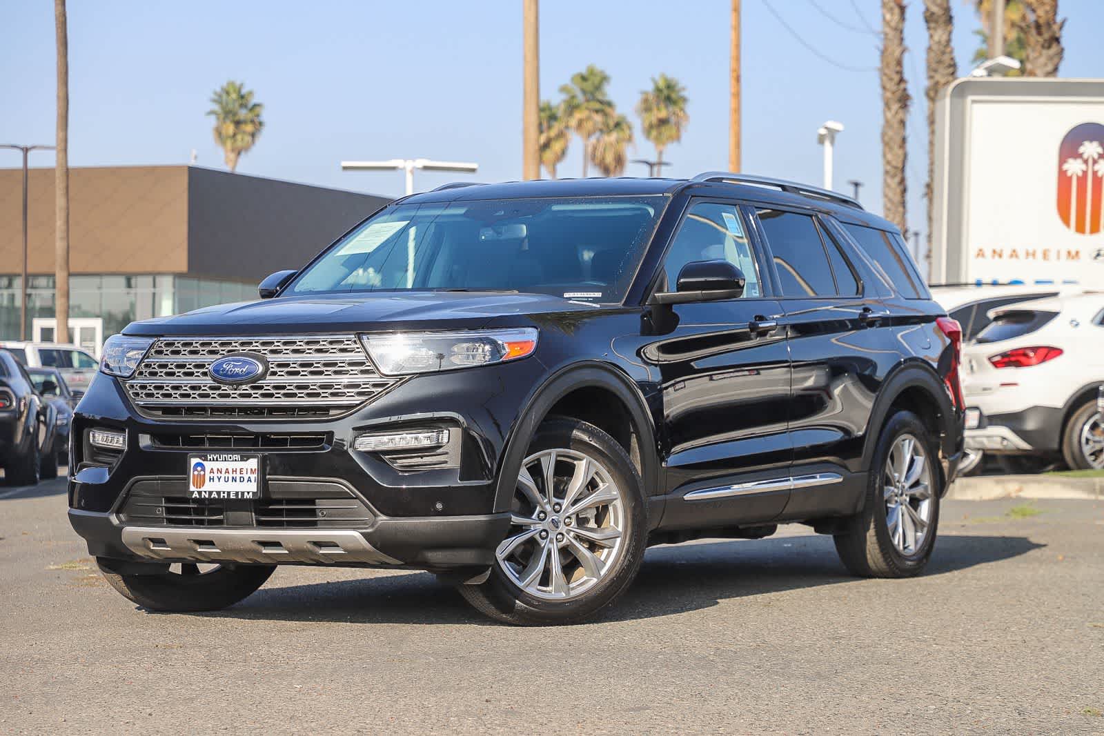 2023 Ford Explorer Limited's photo