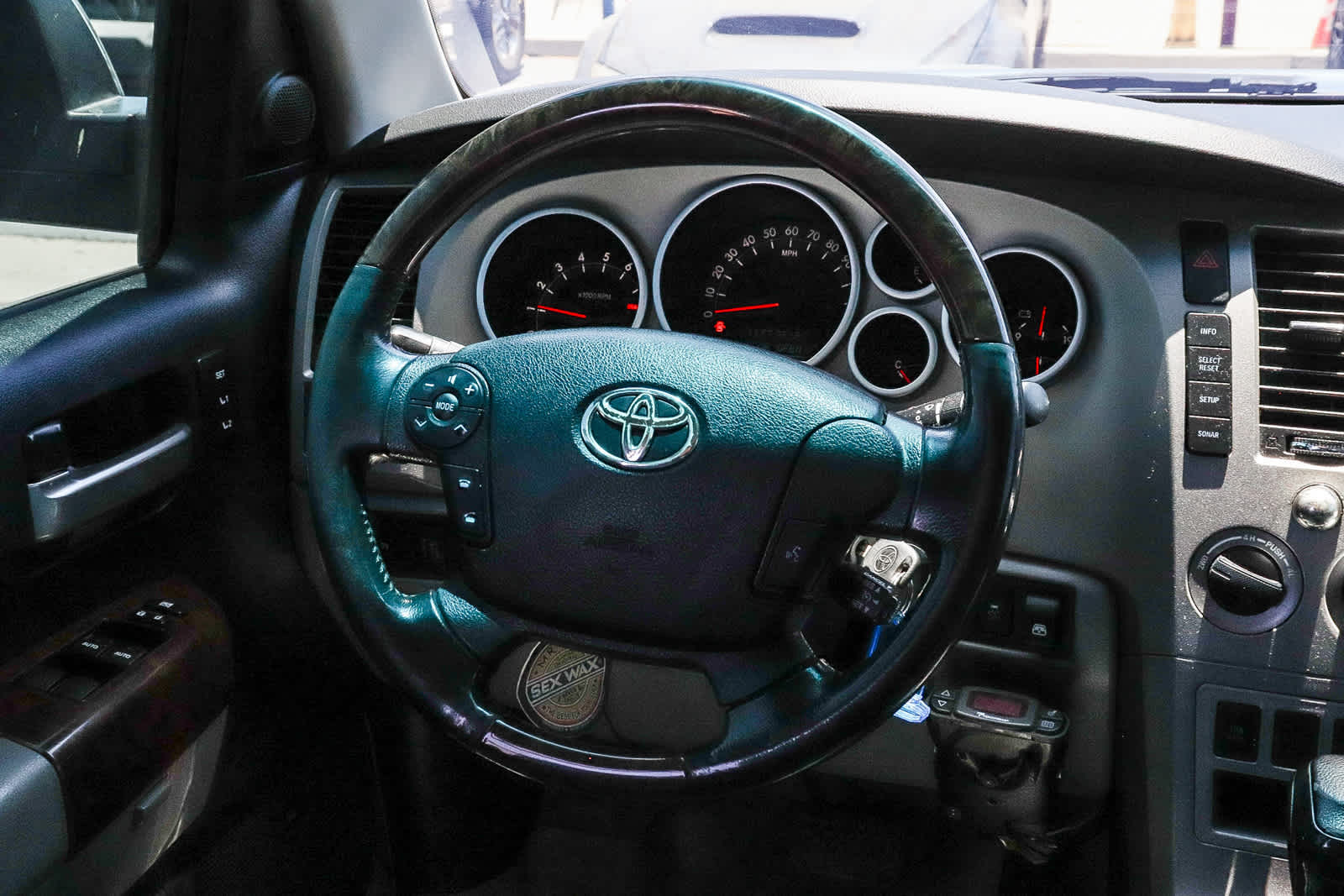 Thumbnail: 2010 Toyota Tundra - 24