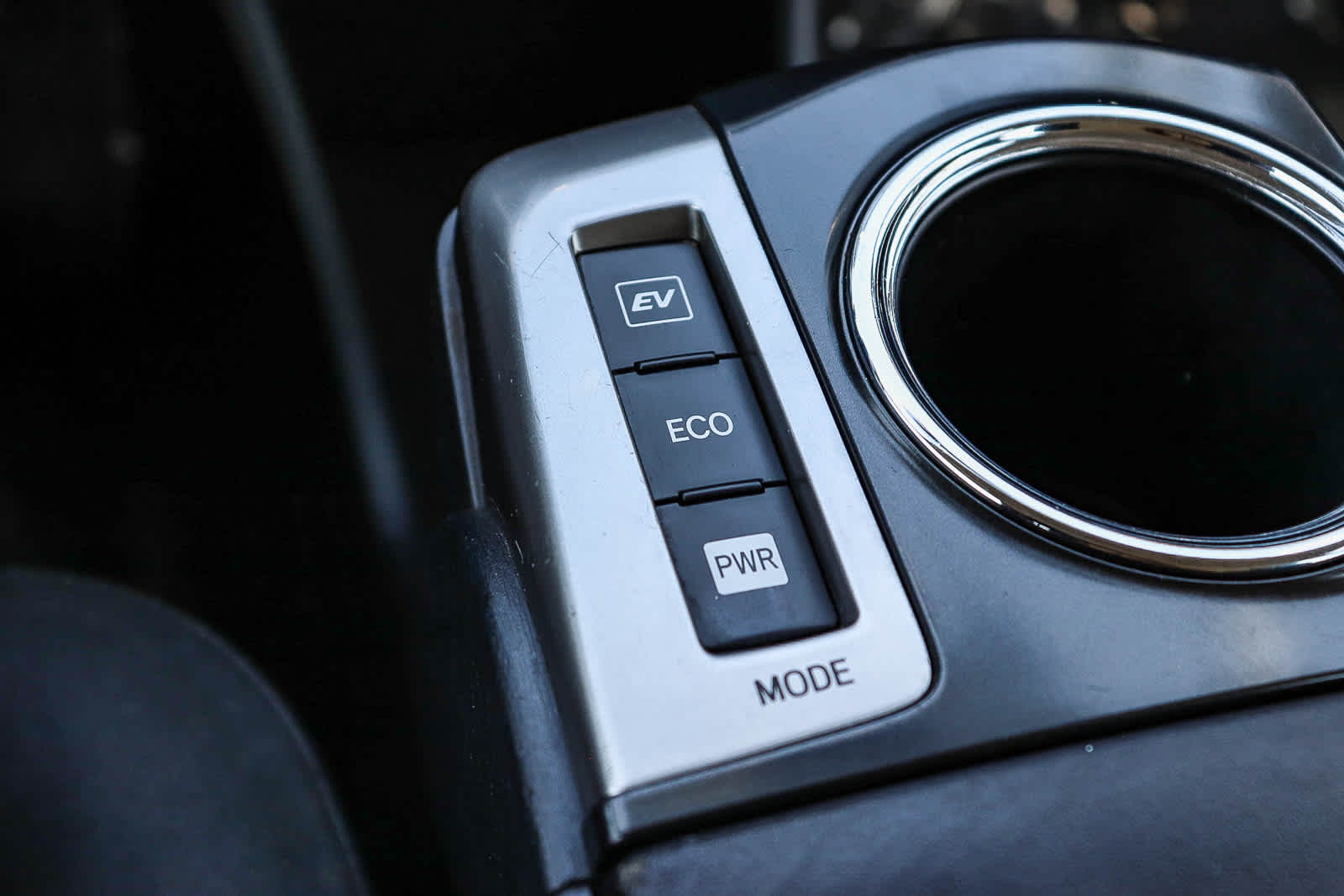 Thumbnail: 2017 Toyota Prius v - 28