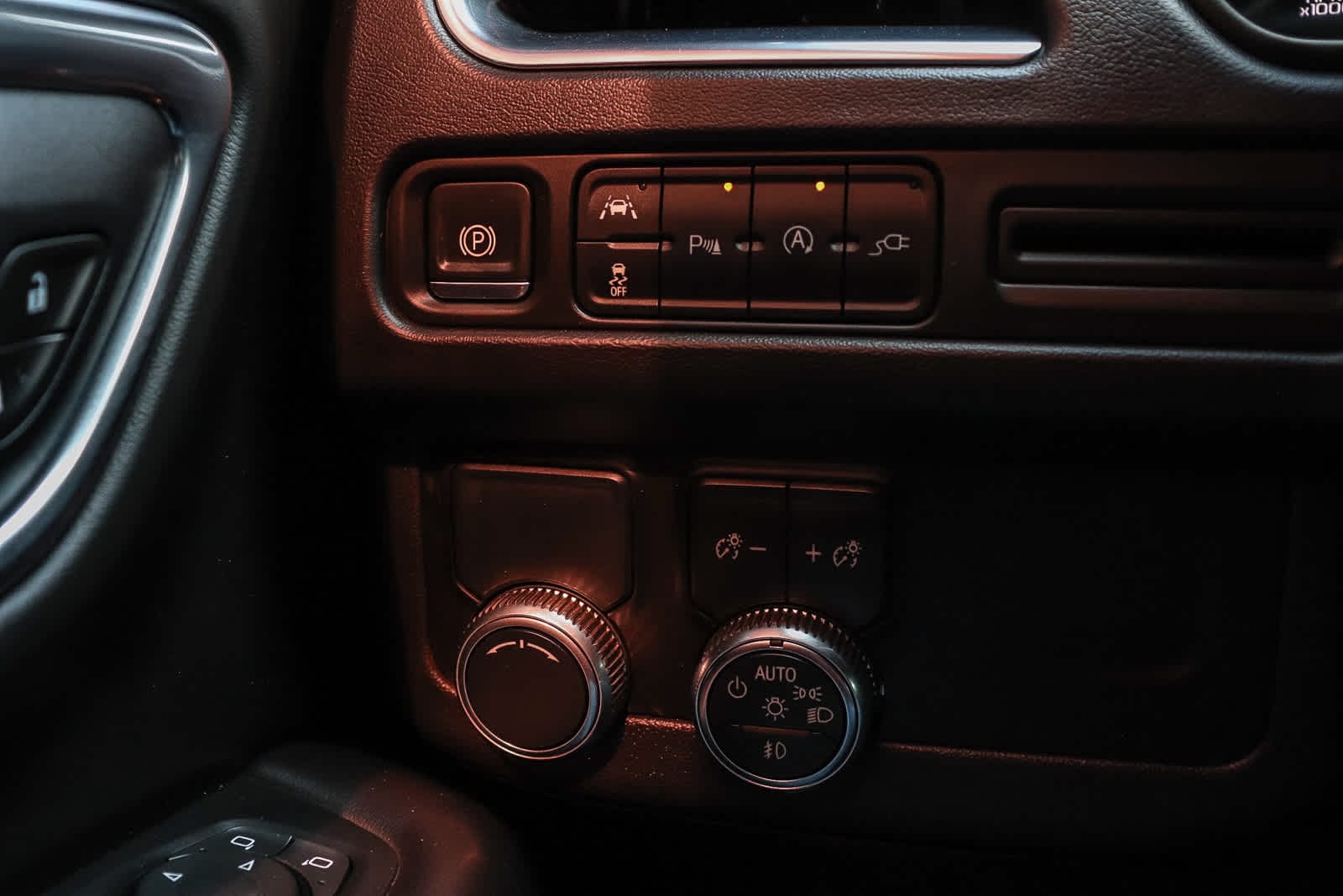 Thumbnail: 2021 GMC Yukon - 36