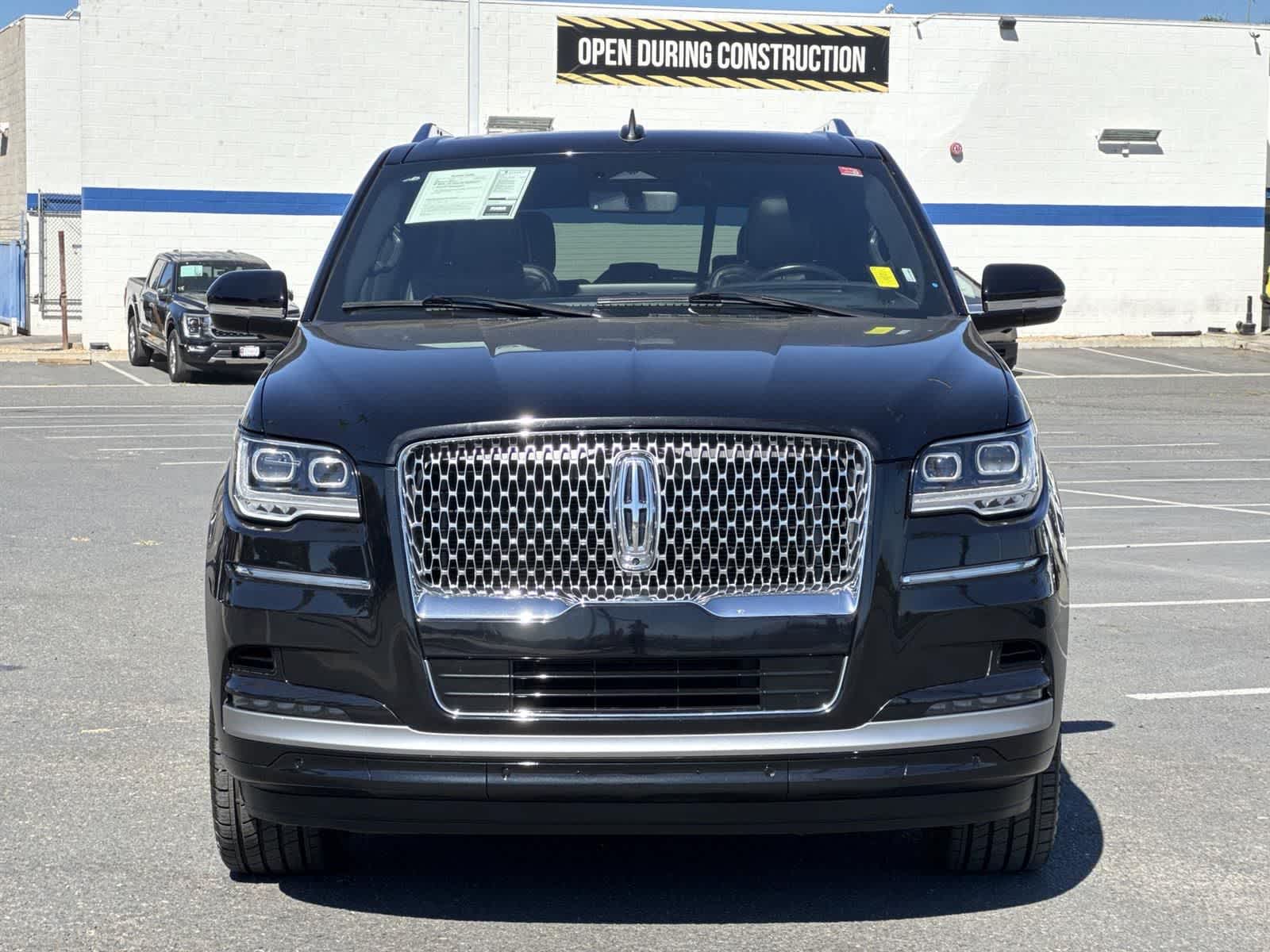 Thumbnail: 2023 Lincoln Navigator L - 2