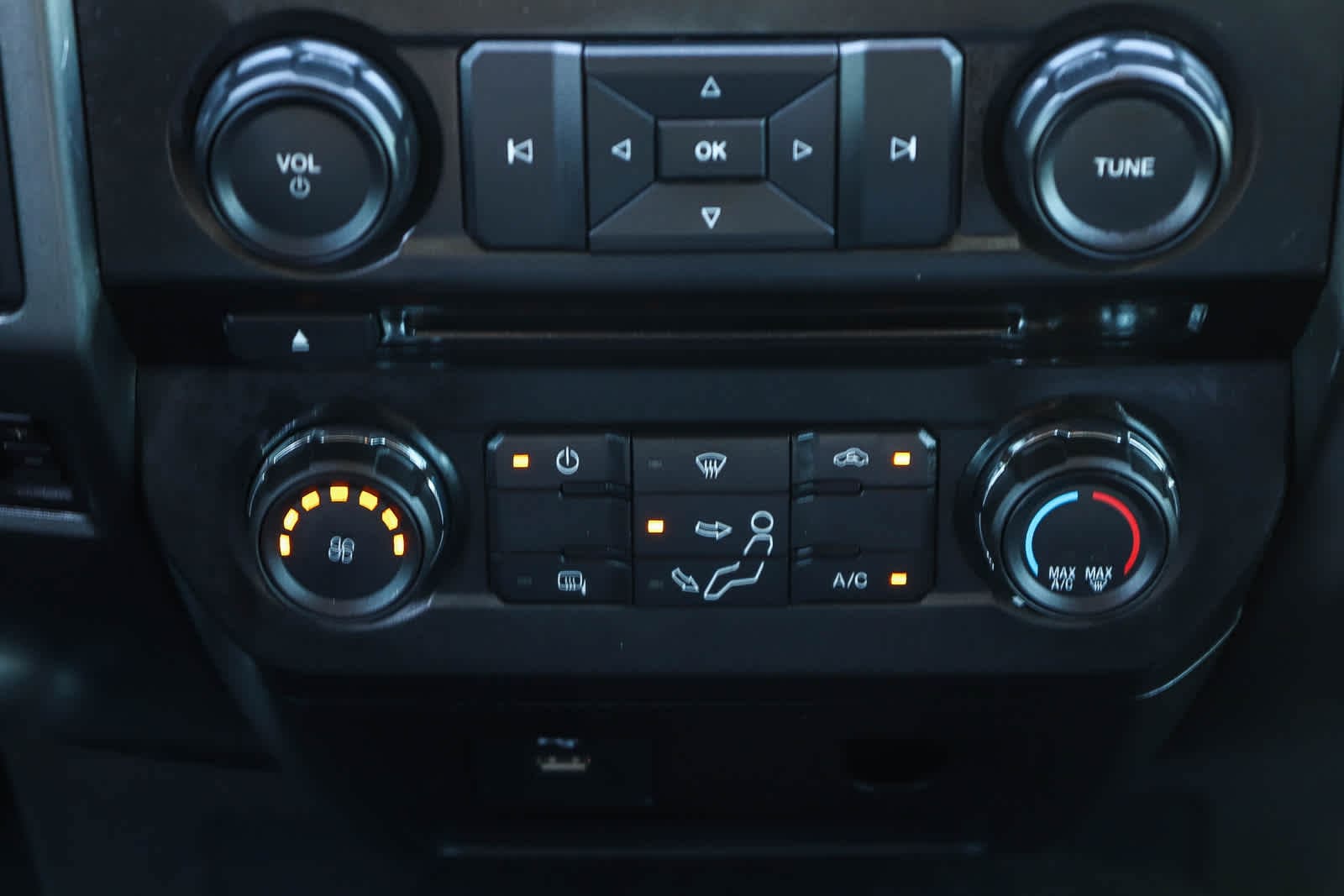 Thumbnail: 2019 Ford Econoline - 18