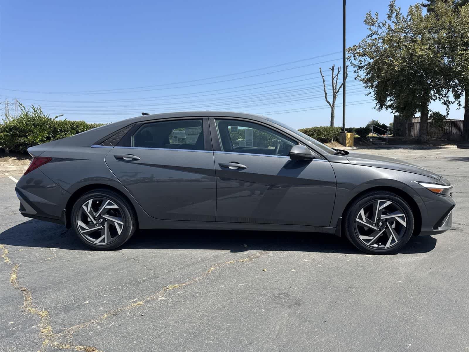 Thumbnail: 2025 Hyundai Elantra - 3