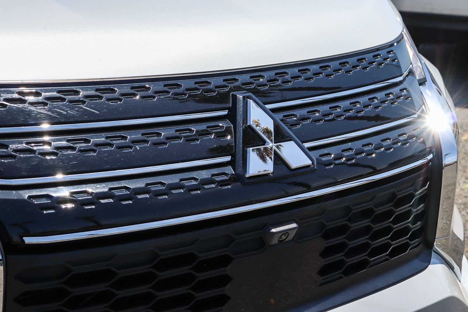 Thumbnail: 2024 Mitsubishi Outlander - 6