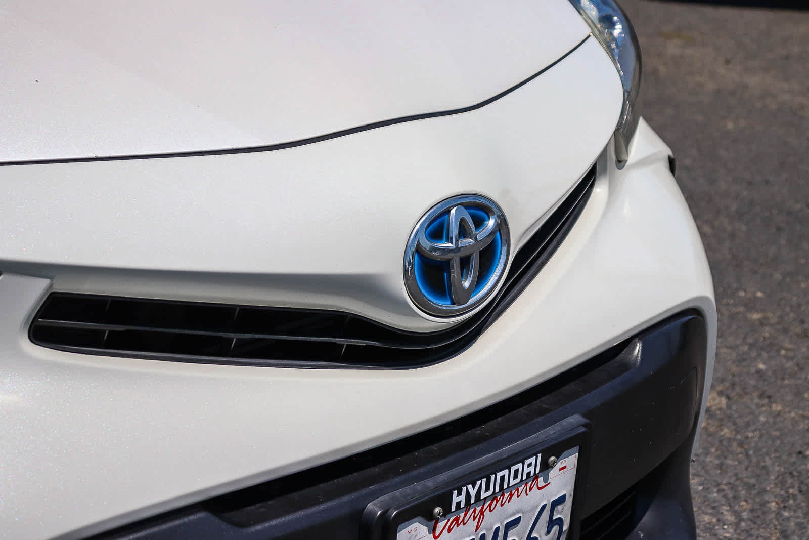 Thumbnail: 2017 Toyota Prius v - 4