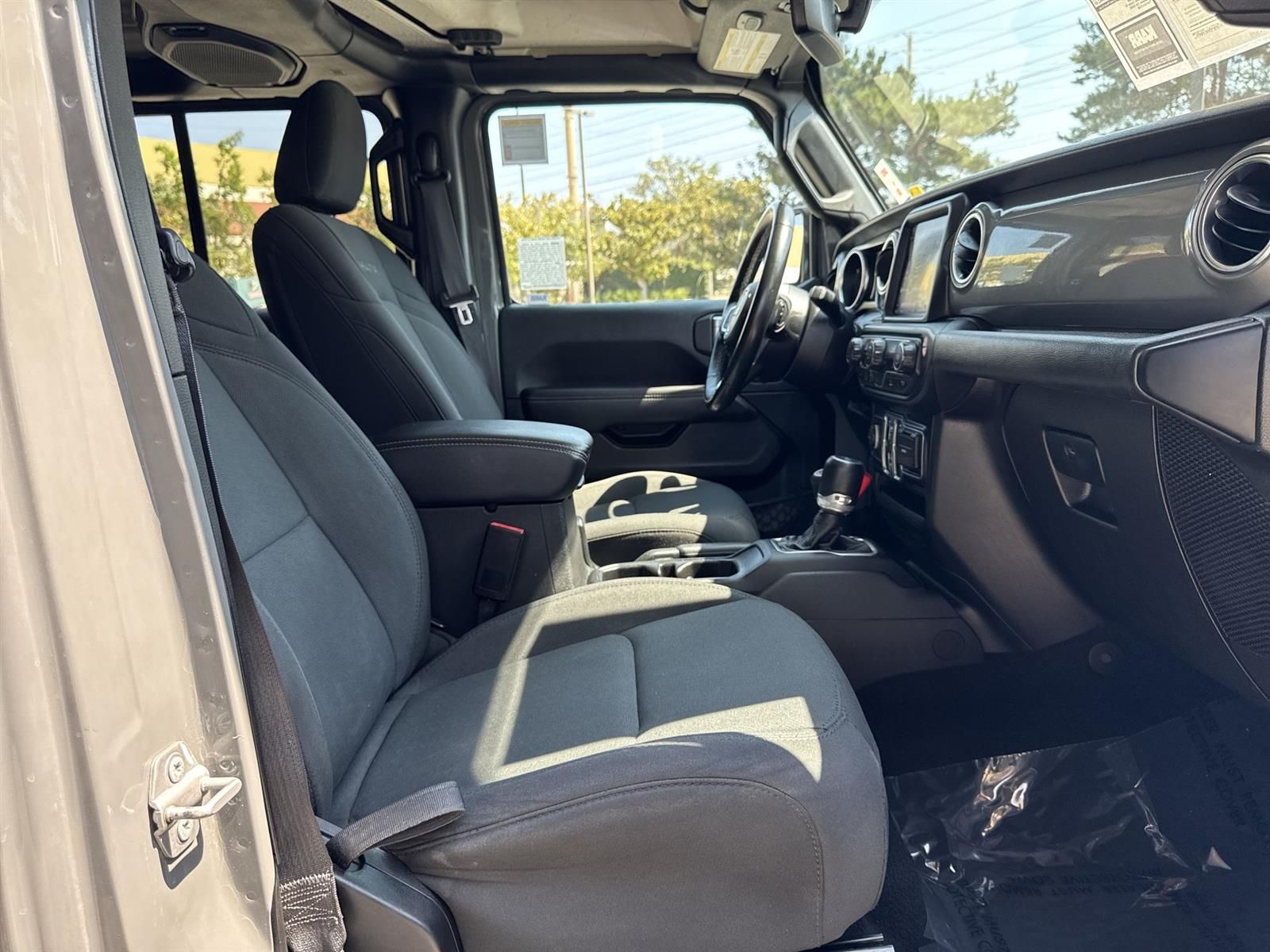 Thumbnail: 2022 Jeep Wrangler - 36