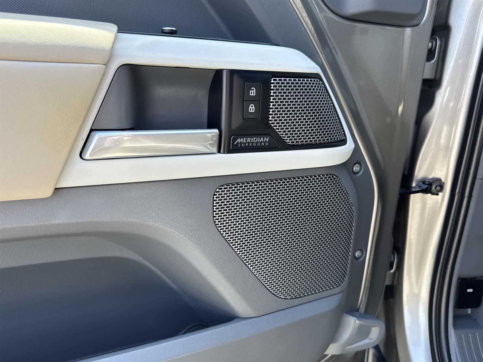 Thumbnail: 2022 Land Rover Defender - 22