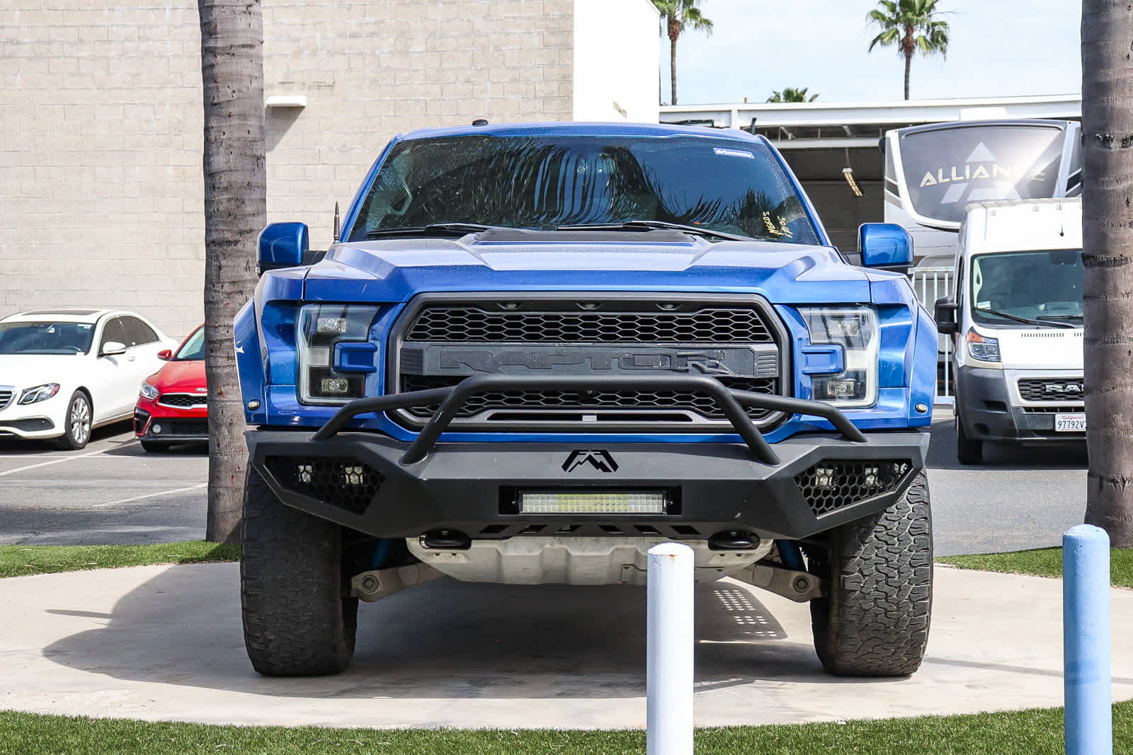 2017 Ford F-150 Raptor photo 2