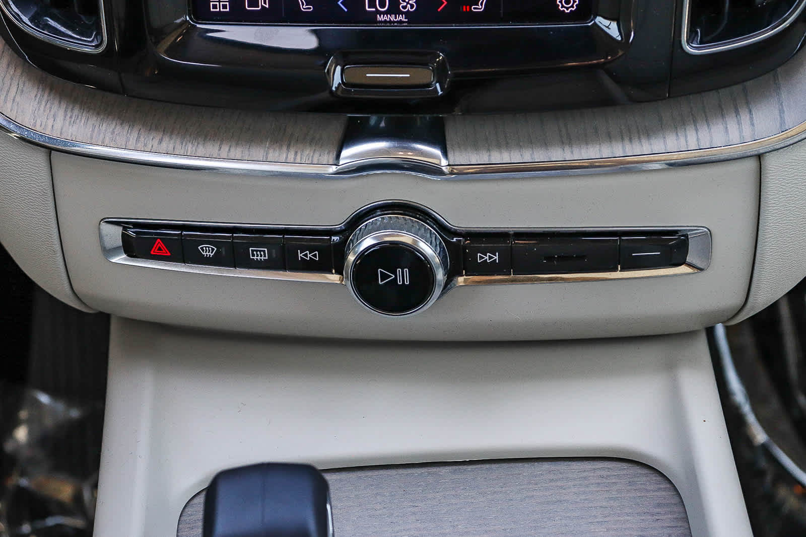 Thumbnail: 2023 Volvo XC60 - 16