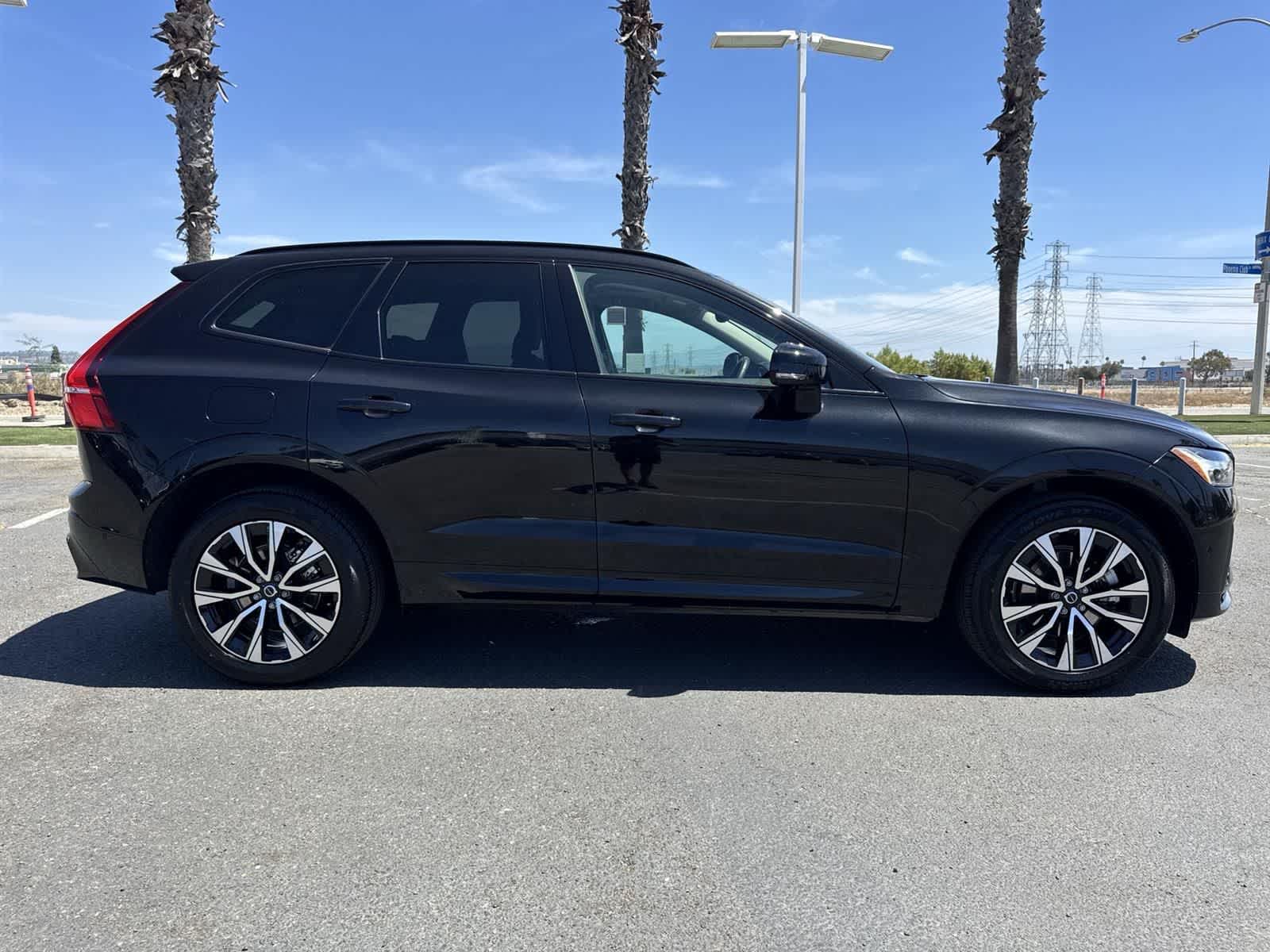 Thumbnail: 2023 Volvo XC60 - 3