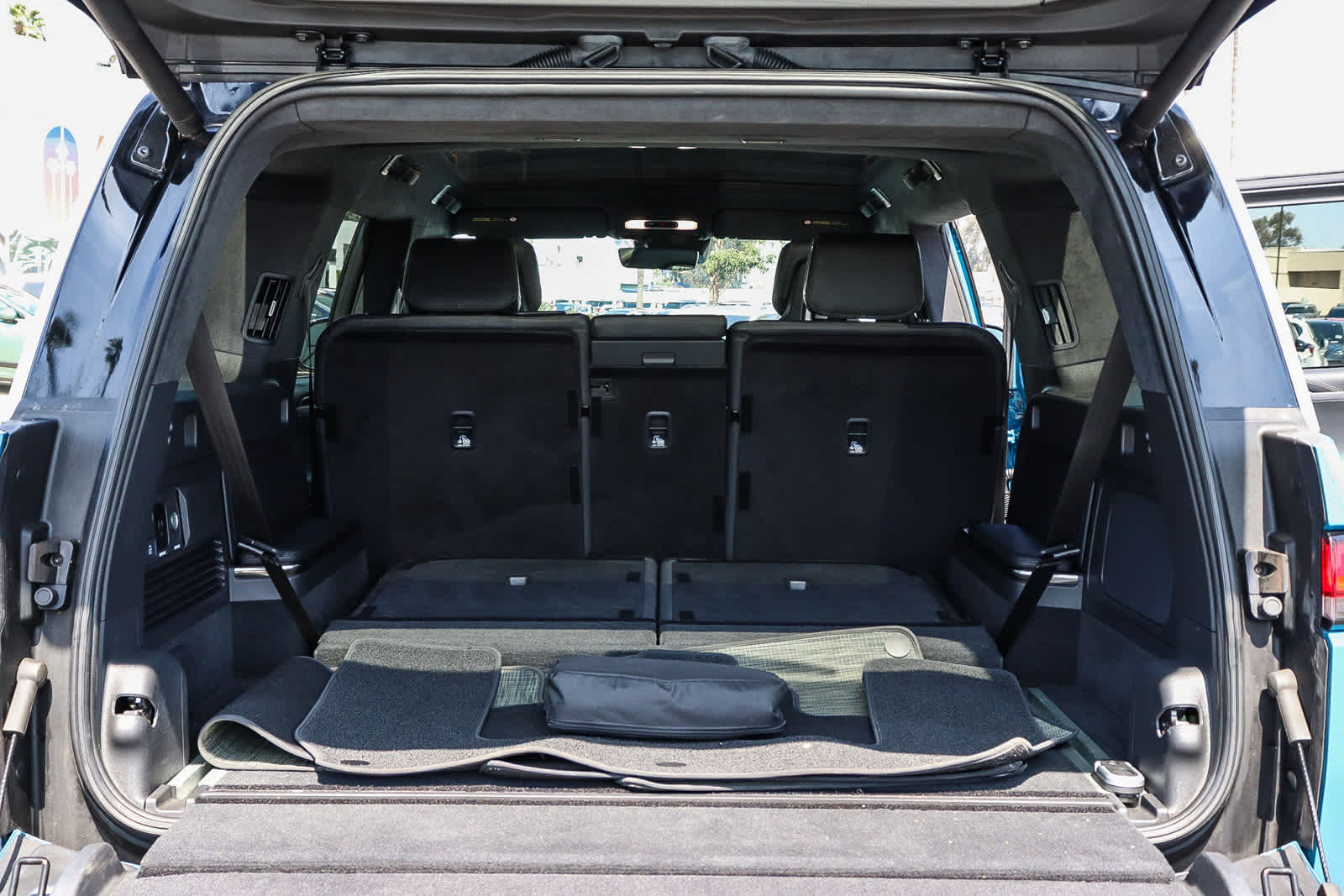 Thumbnail: 2023 Rivian R1S - 23