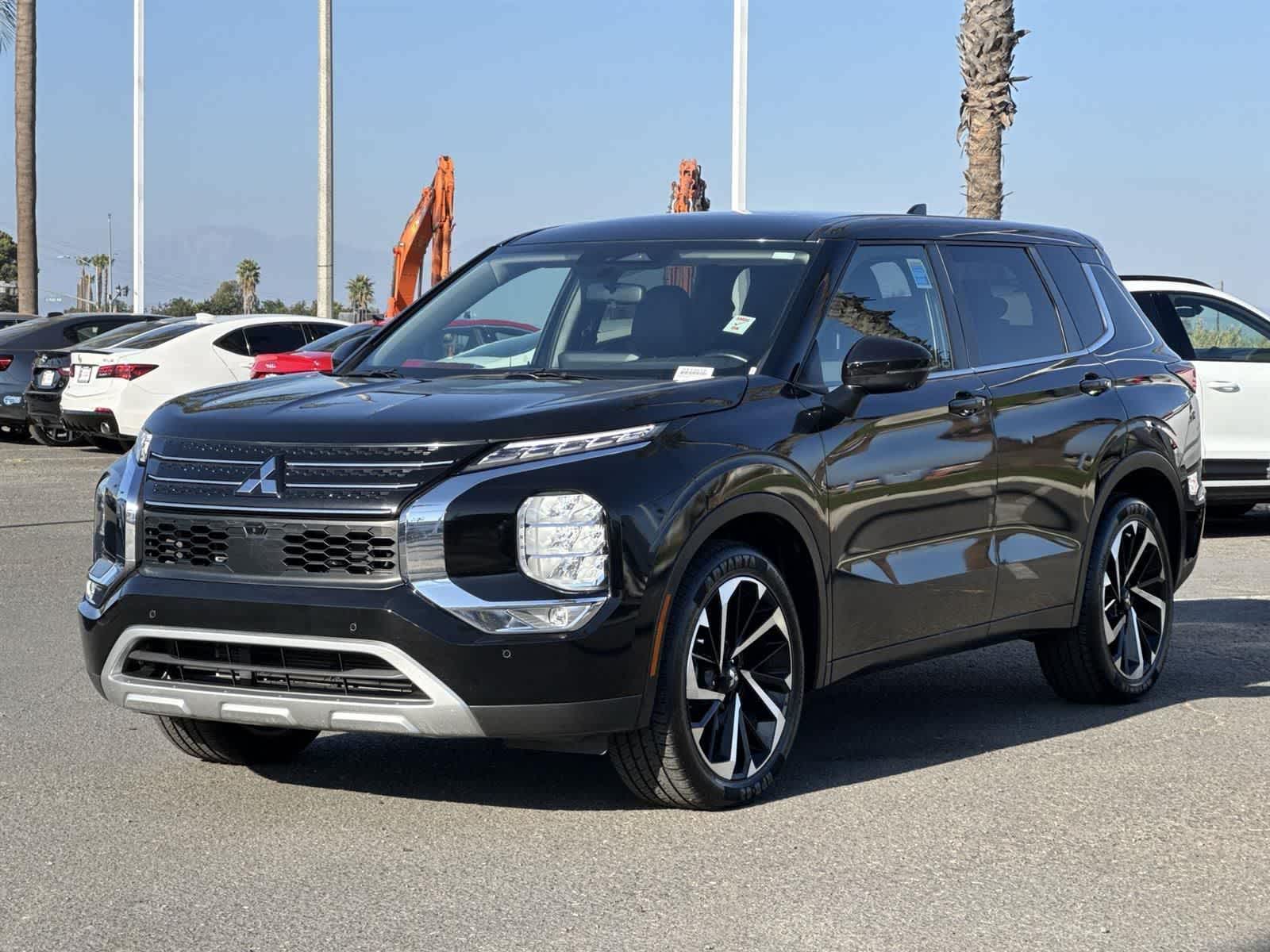 Thumbnail: 2024 Mitsubishi Outlander - 6