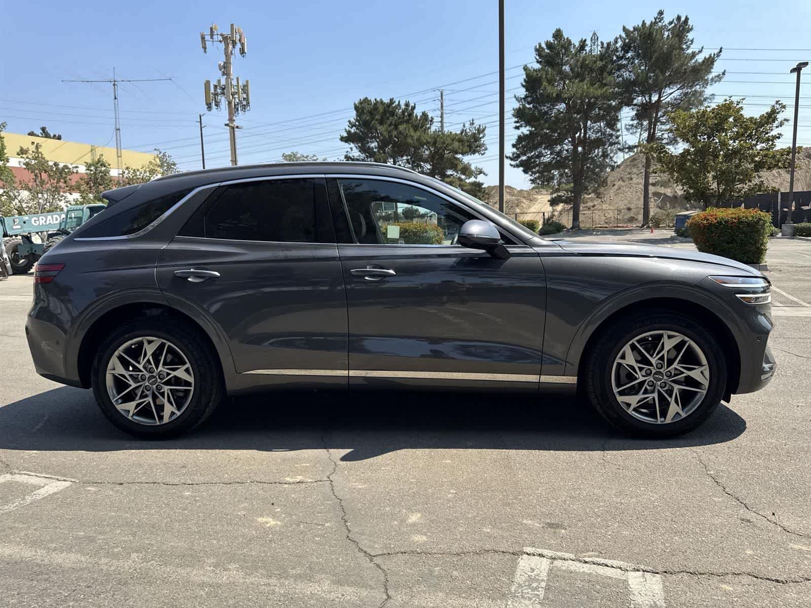 Thumbnail: 2022 Genesis GV70 - 3