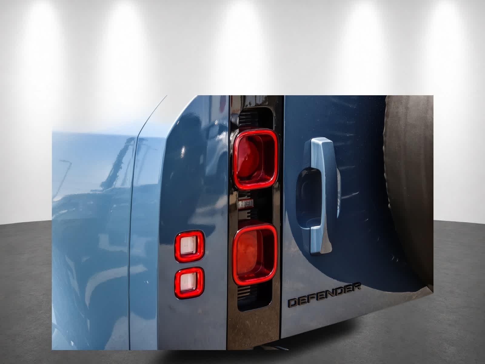 Thumbnail: 2025 Land Rover Defender - 10