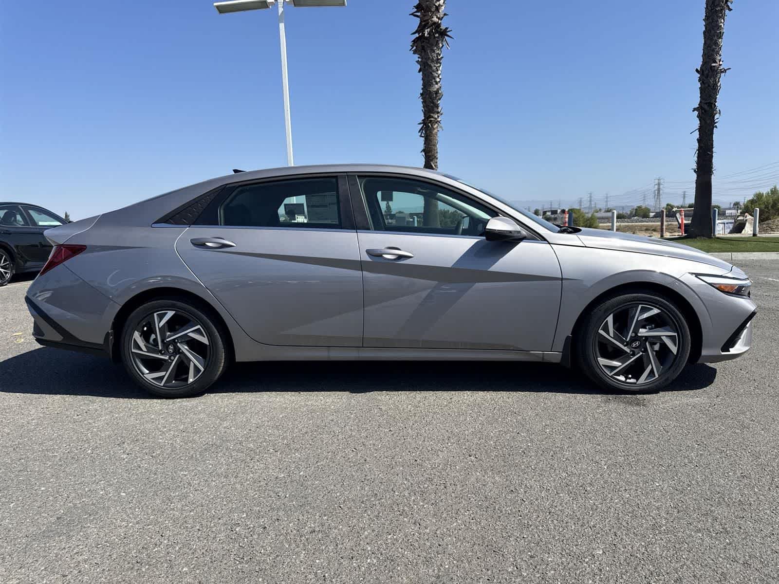 Thumbnail: 2025 Hyundai Elantra - 3