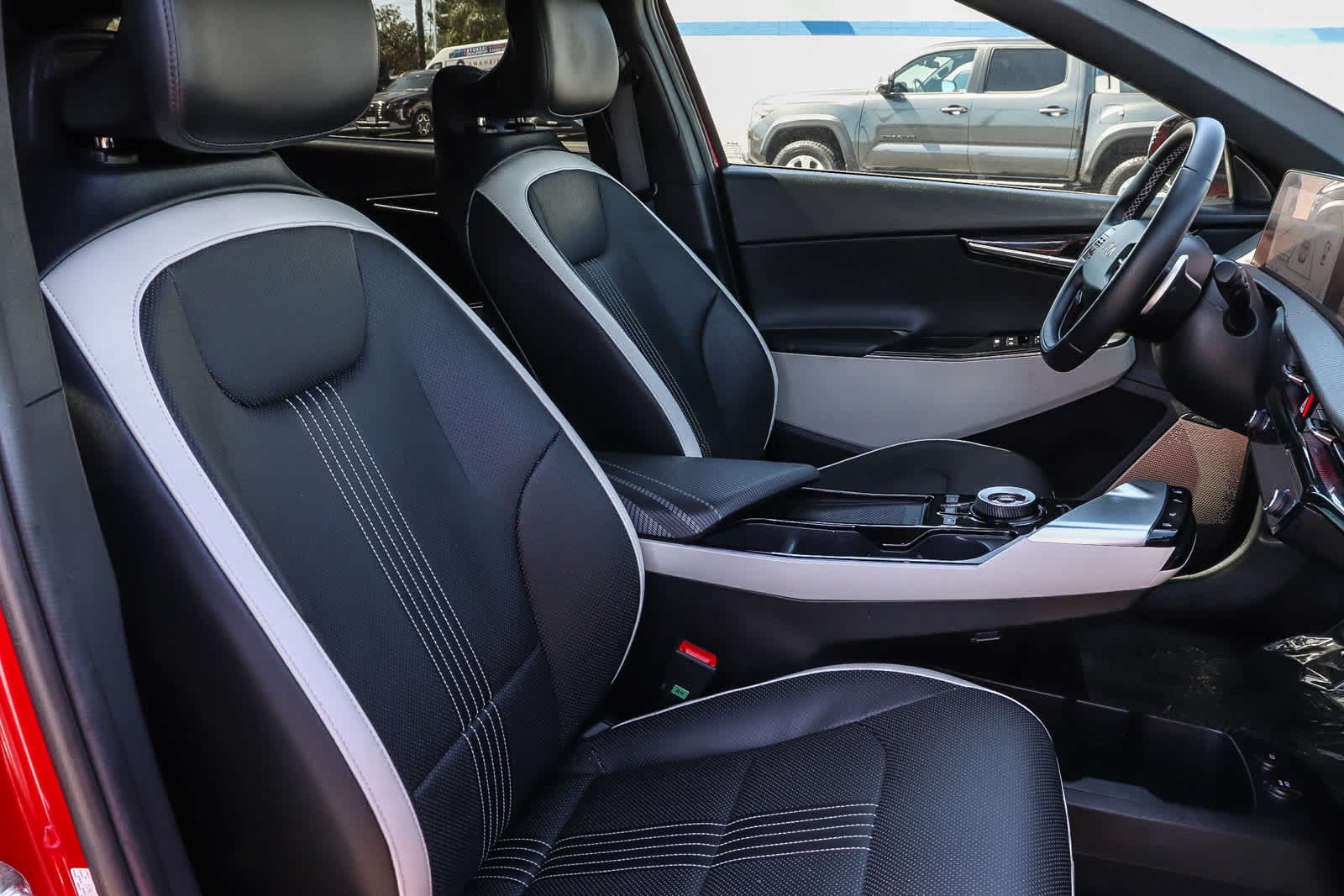 Thumbnail: 2022 Kia EV6 - 22