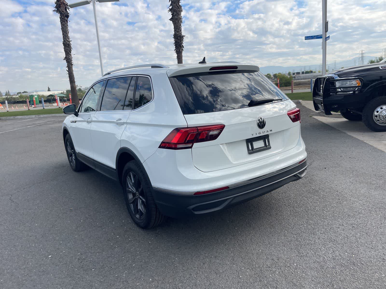 Thumbnail: 2022 Volkswagen Tiguan - 5