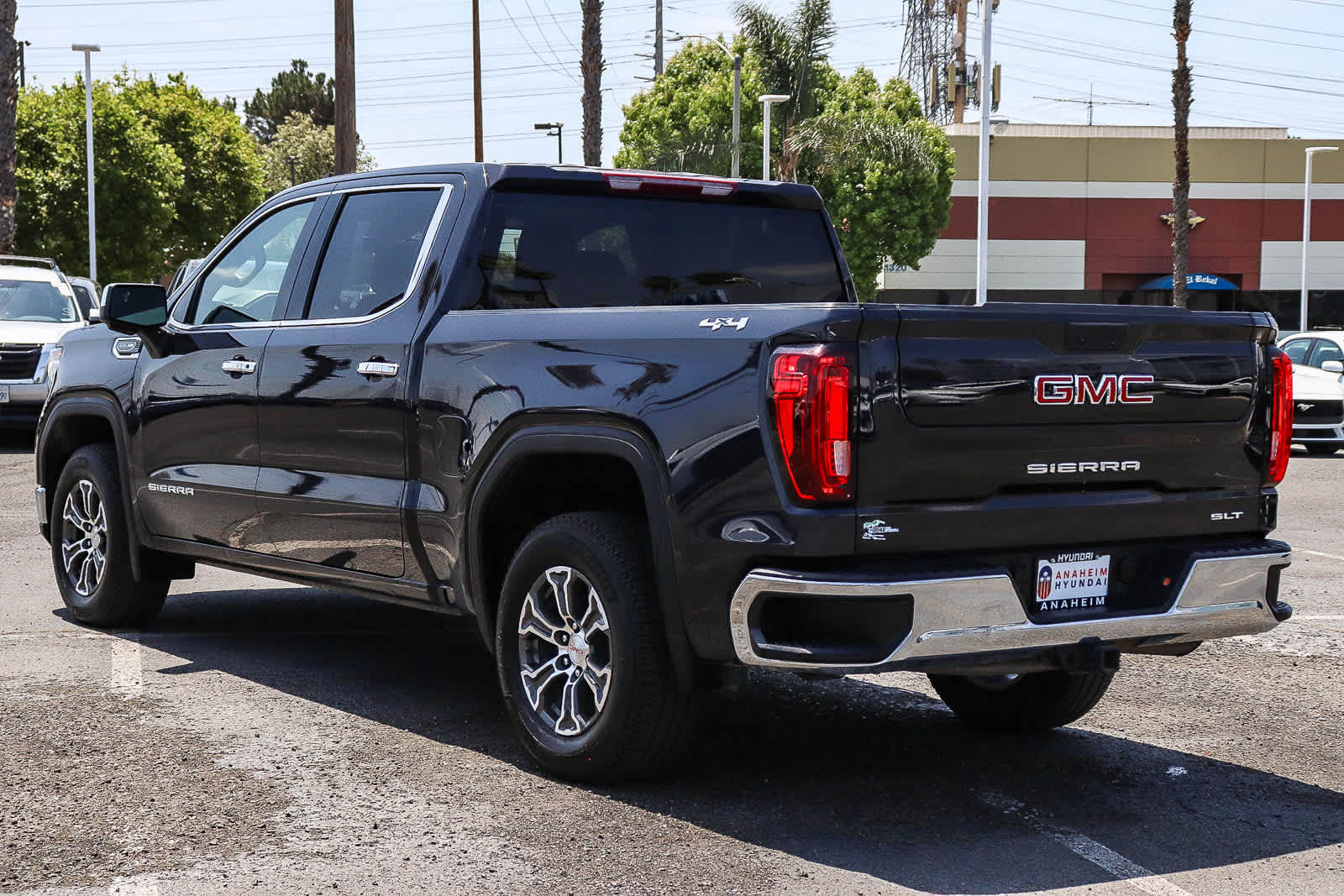 2024 GMC Sierra 1500 SLT - Photo 9