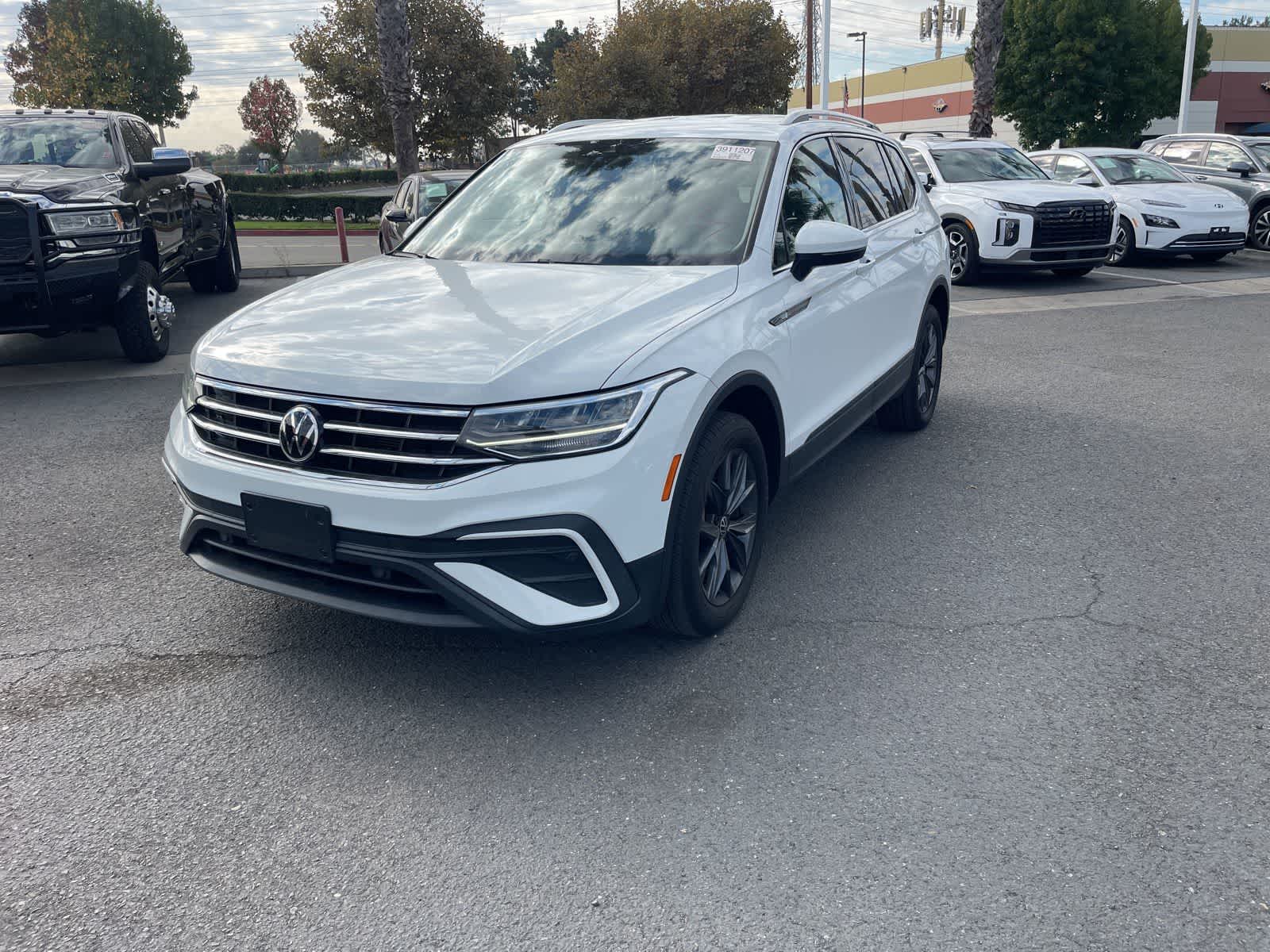 Thumbnail: 2022 Volkswagen Tiguan - 8