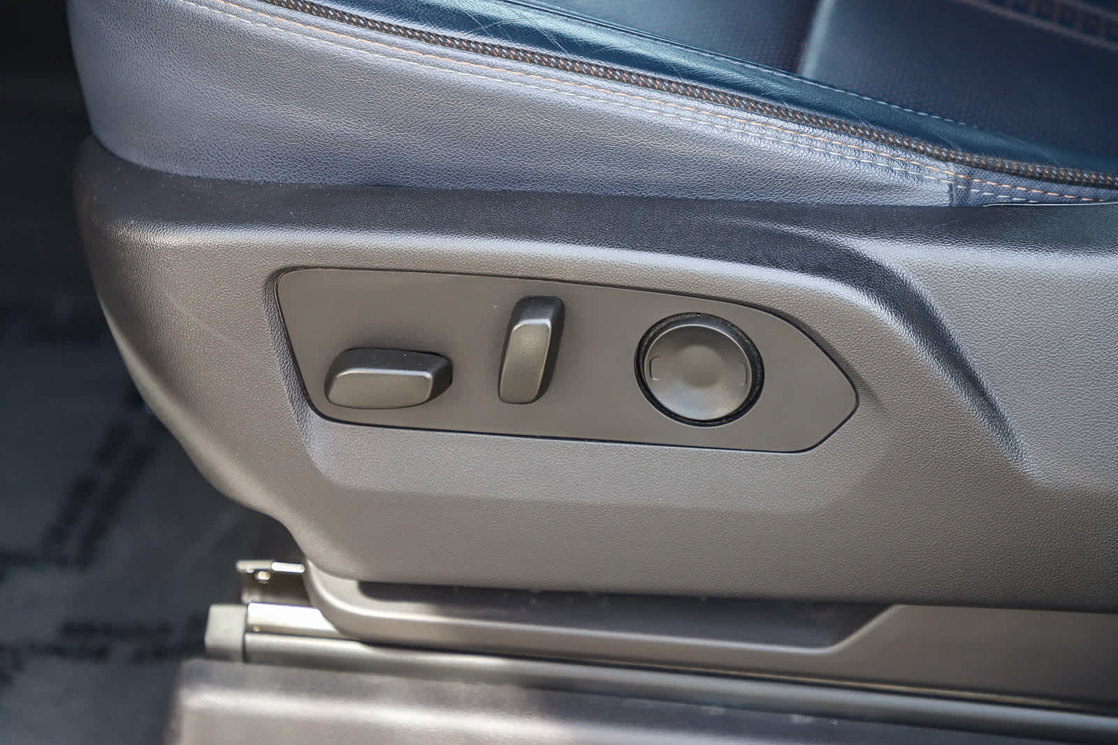 Thumbnail: 2023 Chevrolet Silverado 1500 - 23