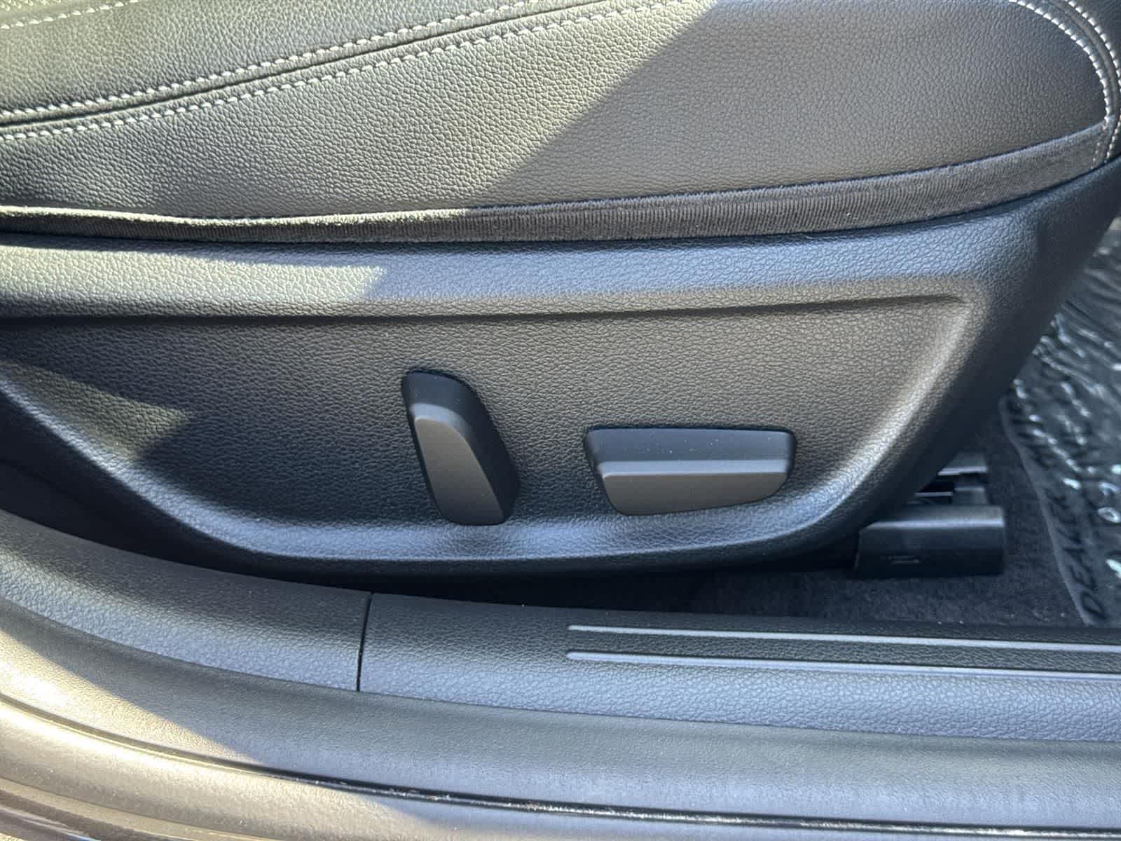 Thumbnail: 2023 Genesis G70 - 39