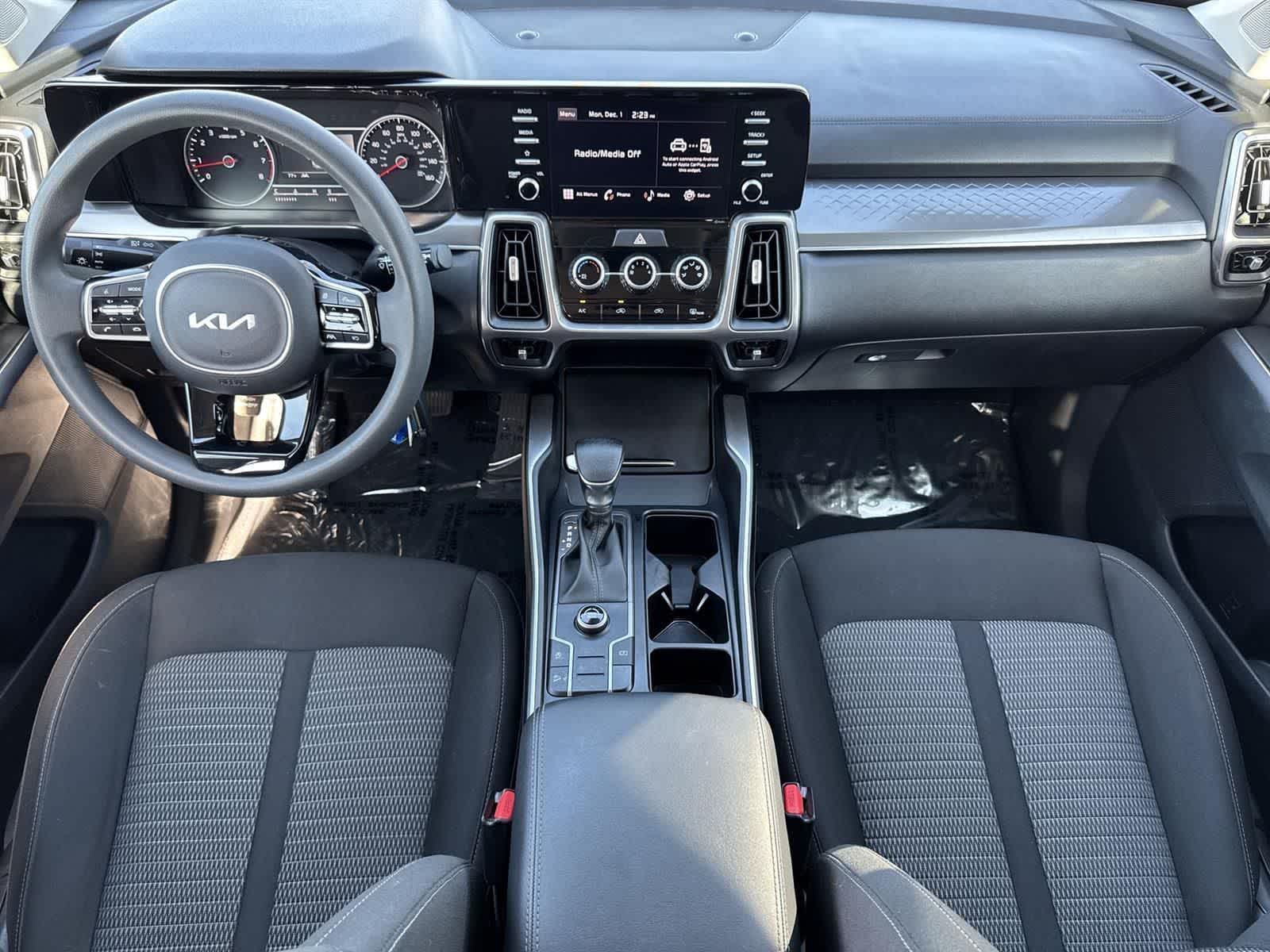 Thumbnail: 2023 Kia Sorento - 14