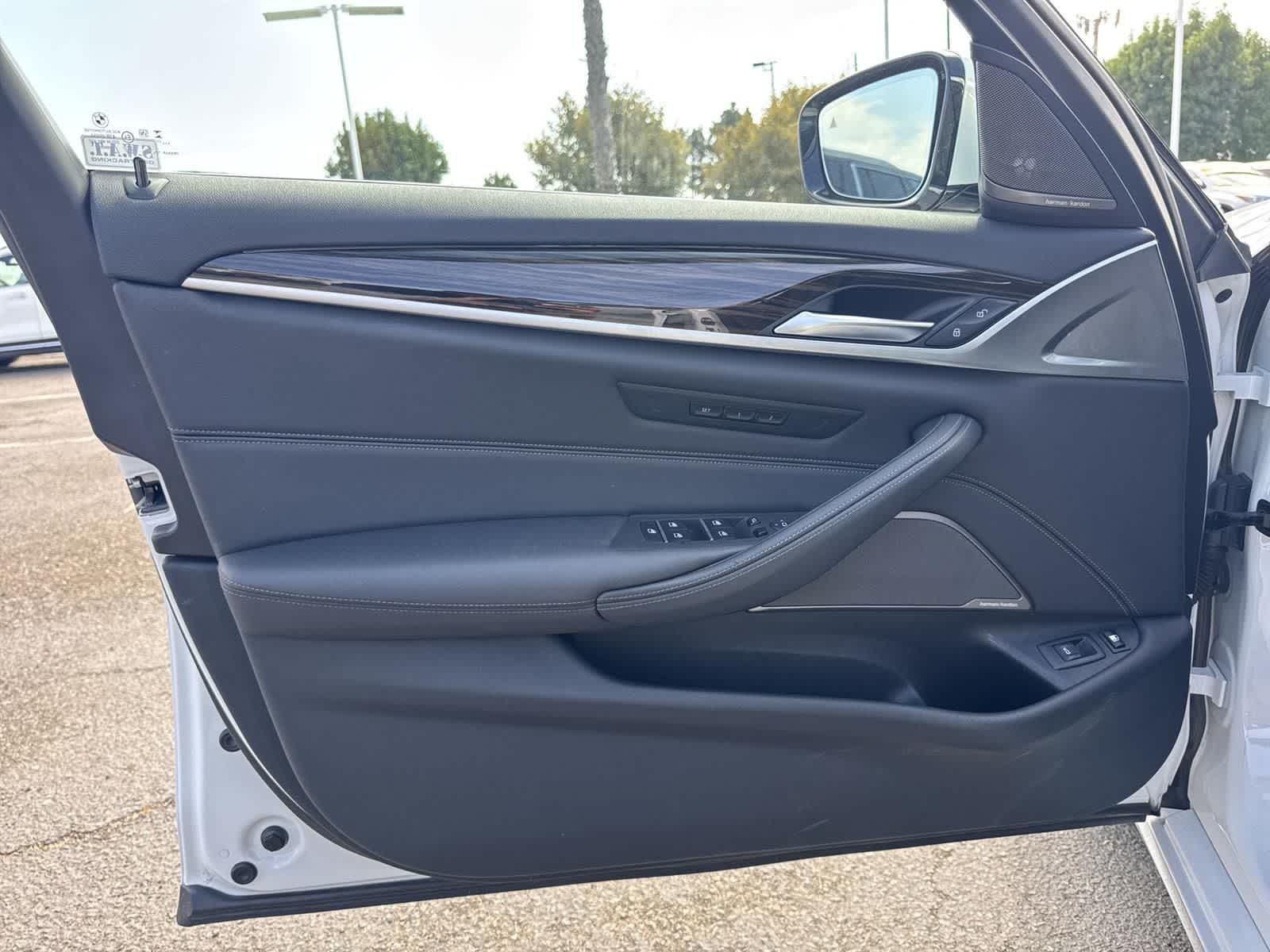 Thumbnail: 2023 BMW 5 Series - 21
