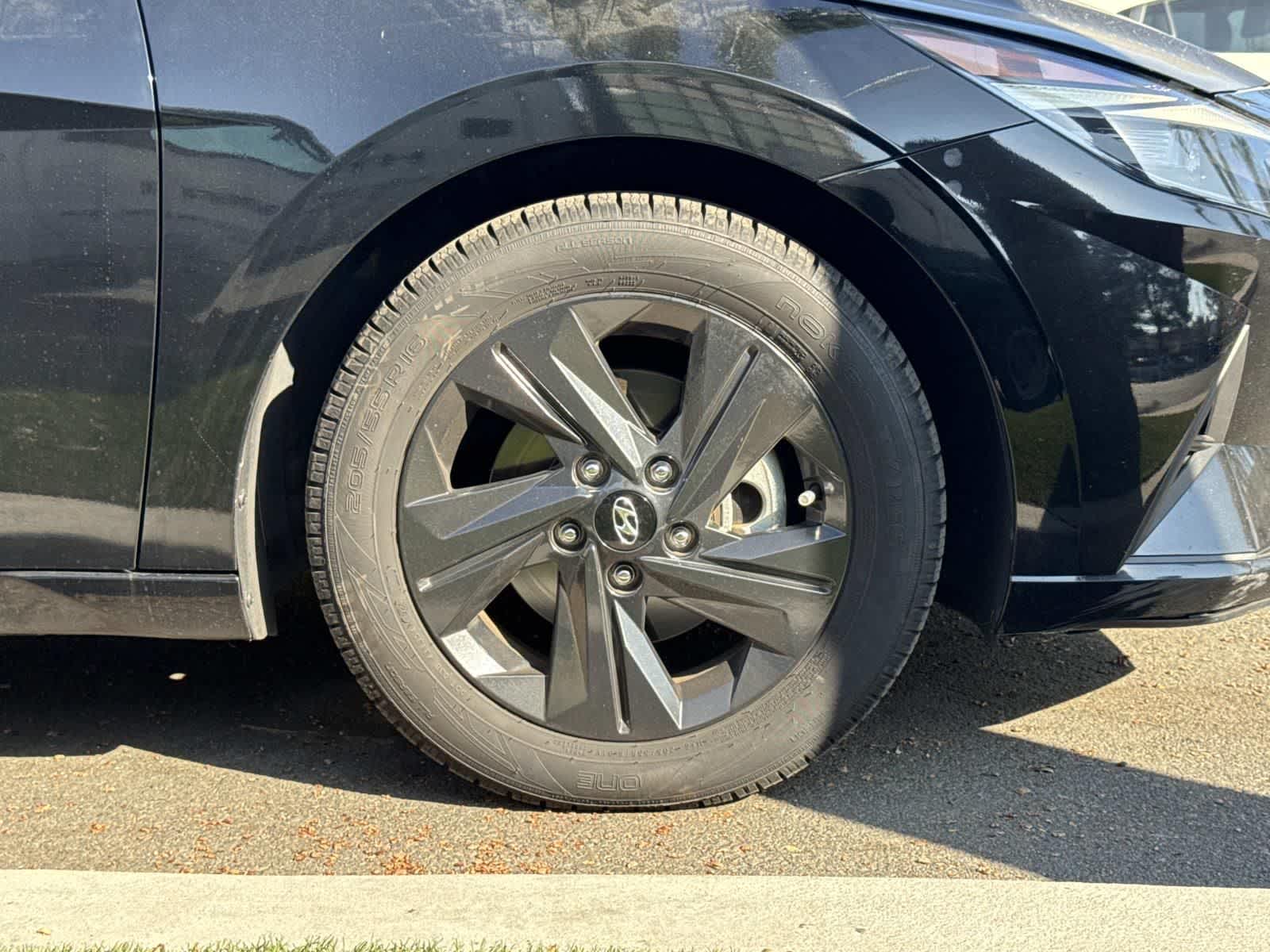 Thumbnail: 2022 Hyundai Elantra - 5