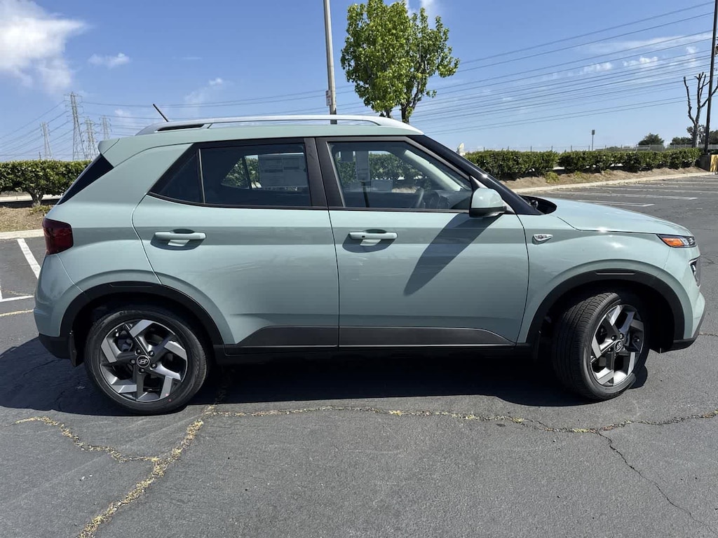 New 2025 Hyundai Venue Limited SUV