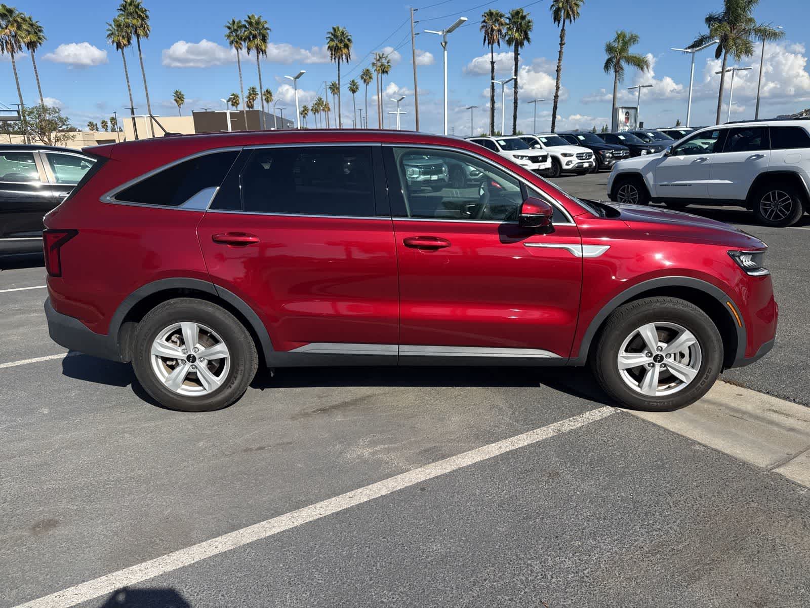 2023 Kia Sorento LX photo 2