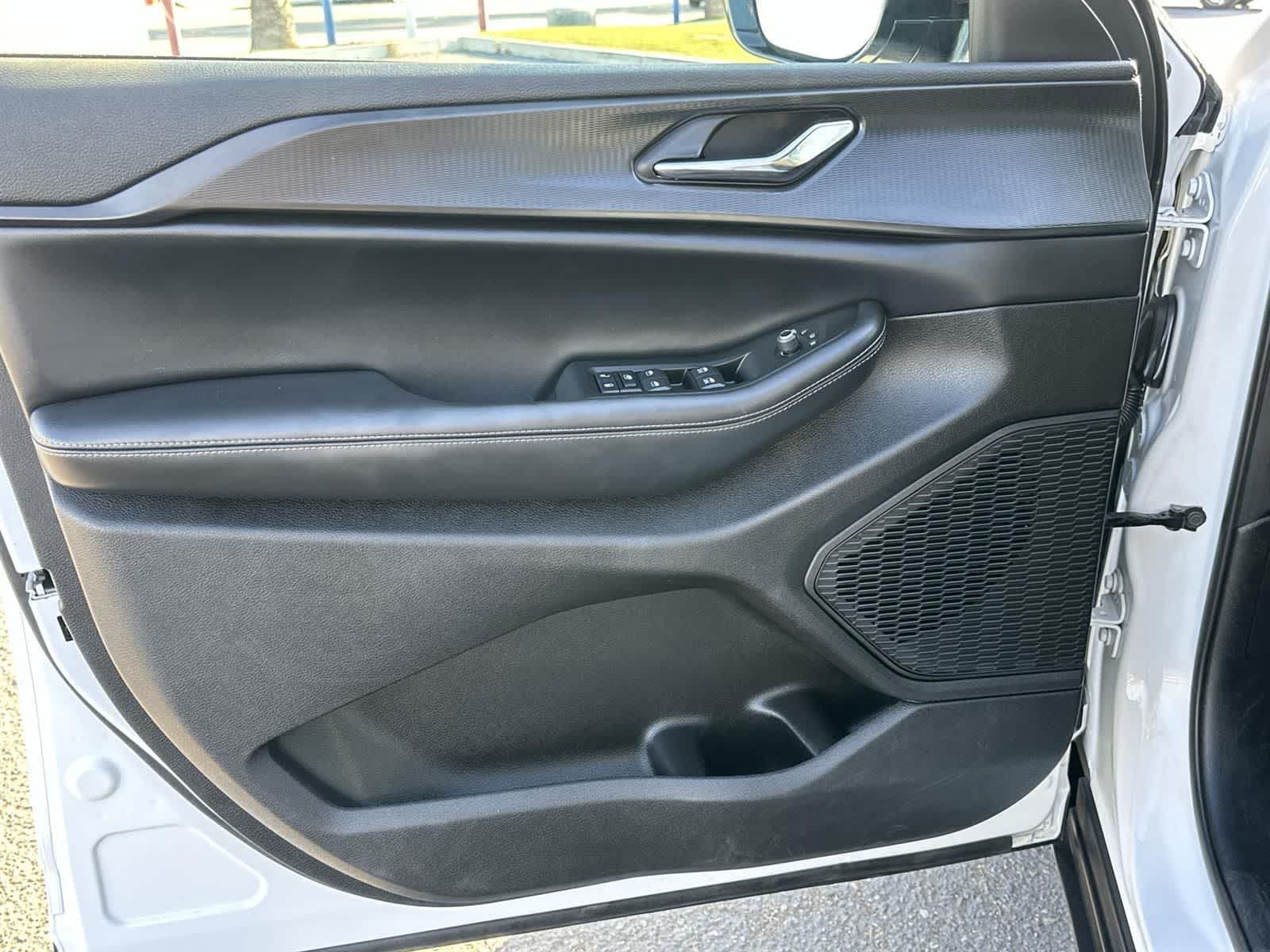 Thumbnail: 2024 Jeep Grand Cherokee L - 20