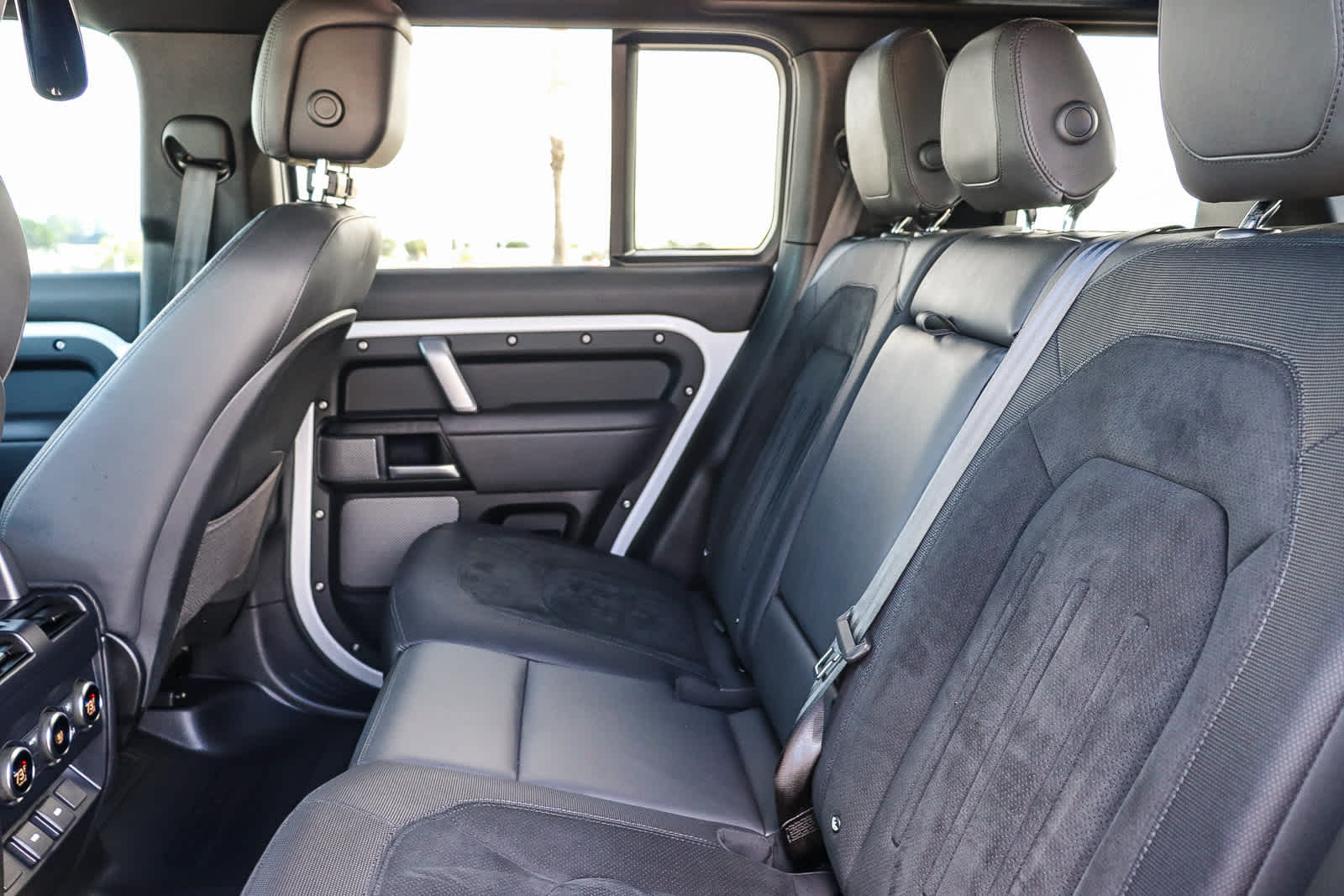 Thumbnail: 2023 Land Rover Defender - 19