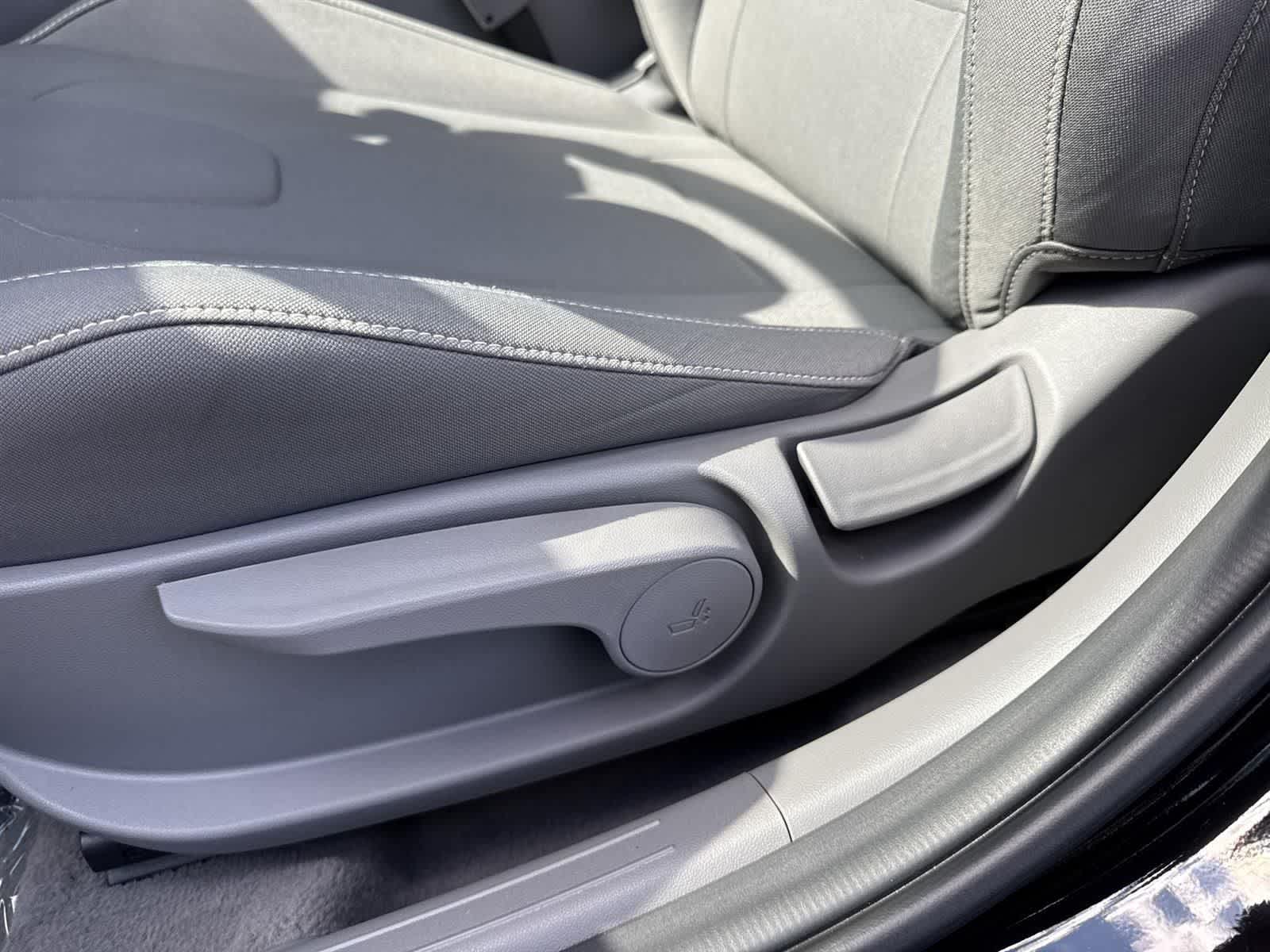 Thumbnail: 2025 Hyundai Elantra - 23