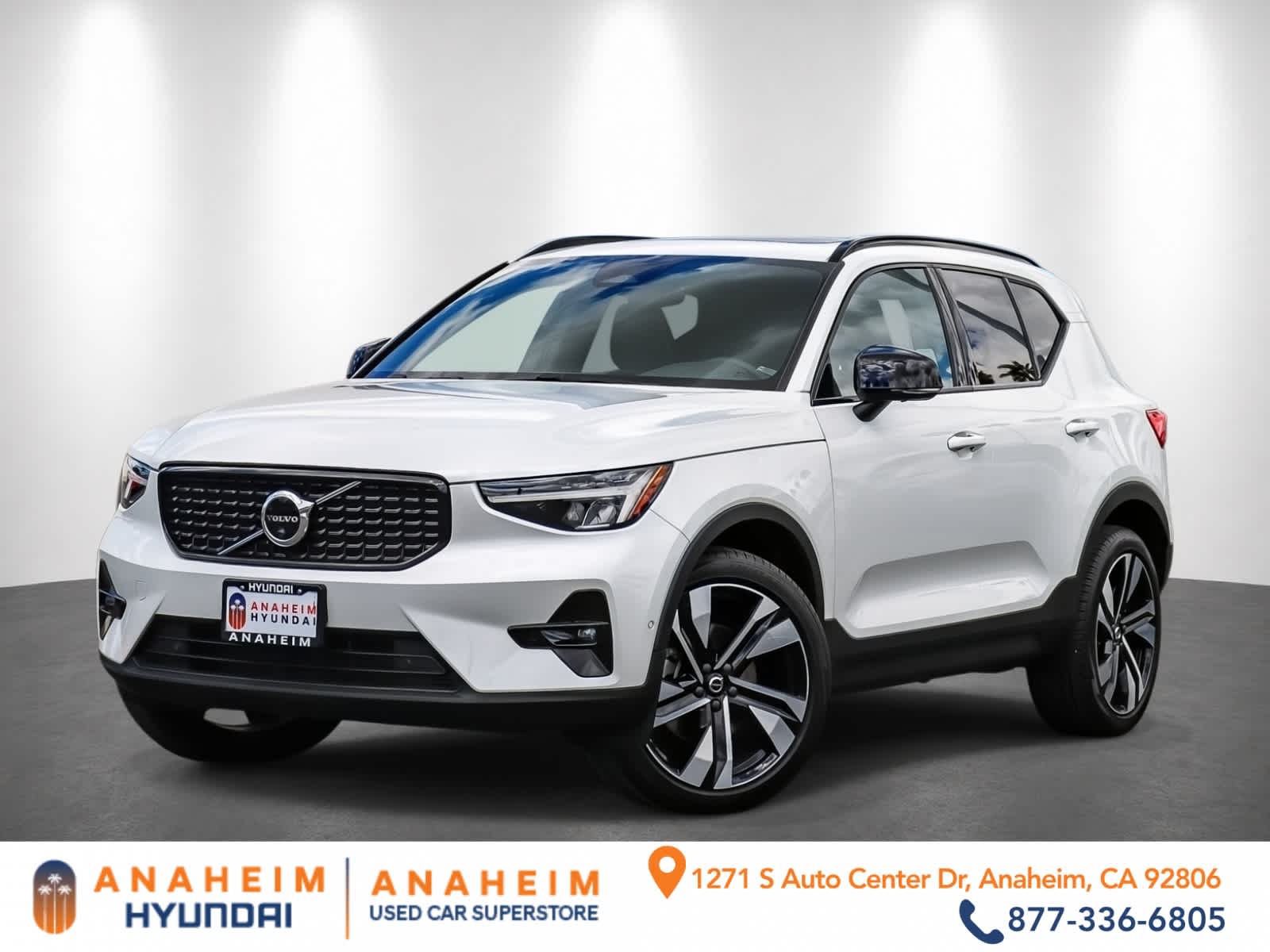 2023 Volvo XC40 B5 Ultimate Dark AWD's photo
