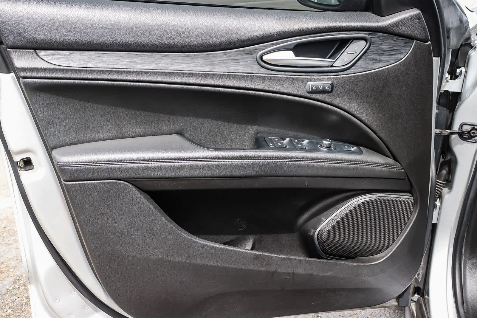 Thumbnail: 2019 Alfa Romeo Stelvio - 26