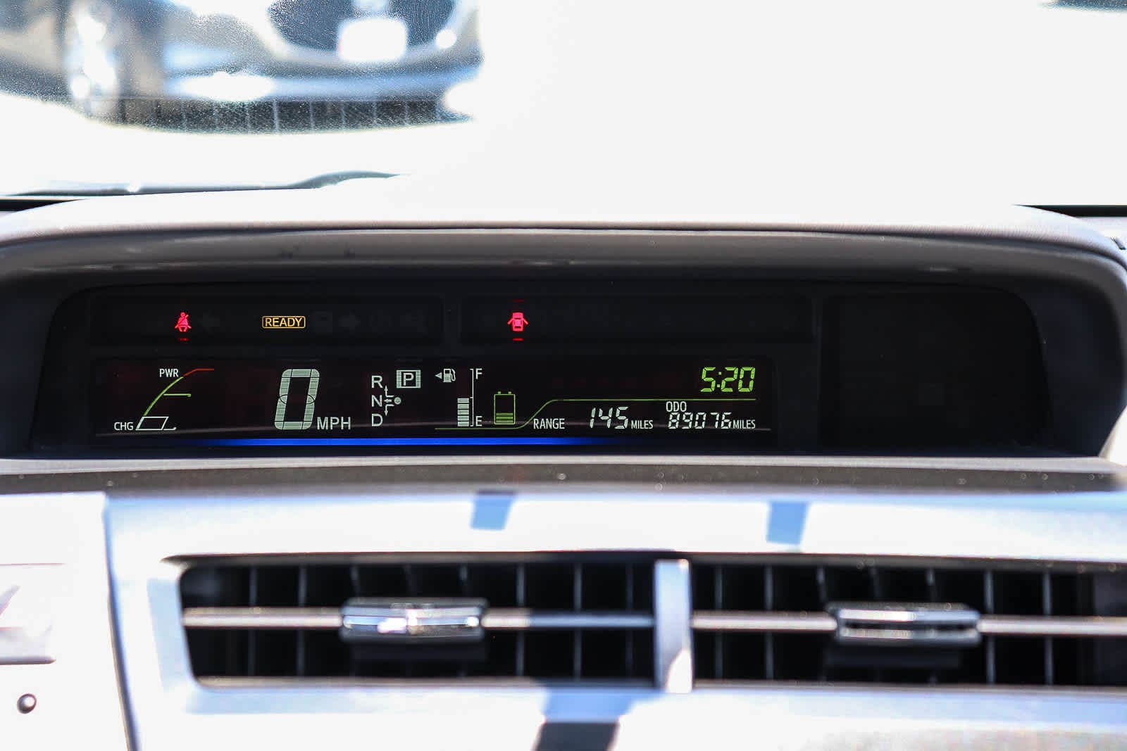Thumbnail: 2017 Toyota Prius v - 15