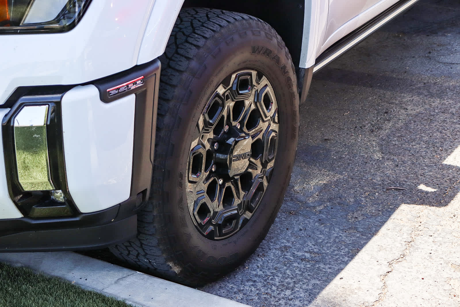 Thumbnail: 2024 GMC Sierra 2500 - 3