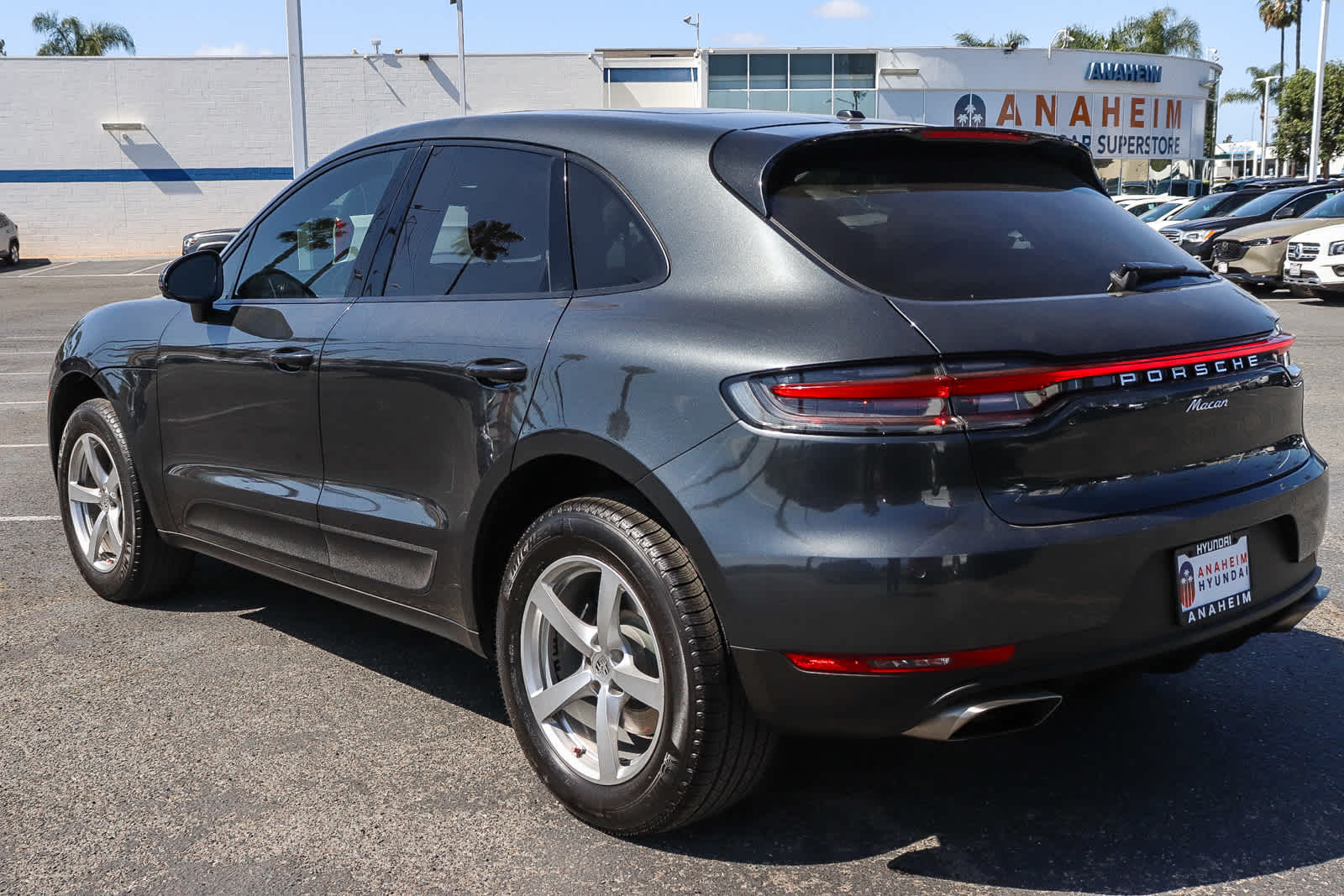 2020 Porsche Macan photo 3