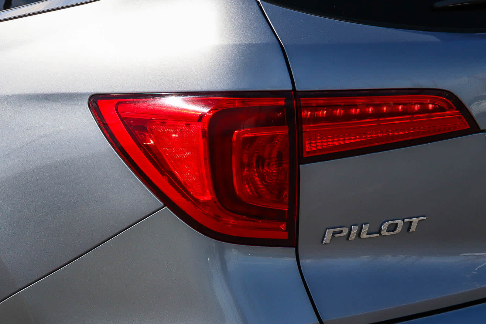 Thumbnail: 2017 Honda Pilot - 9